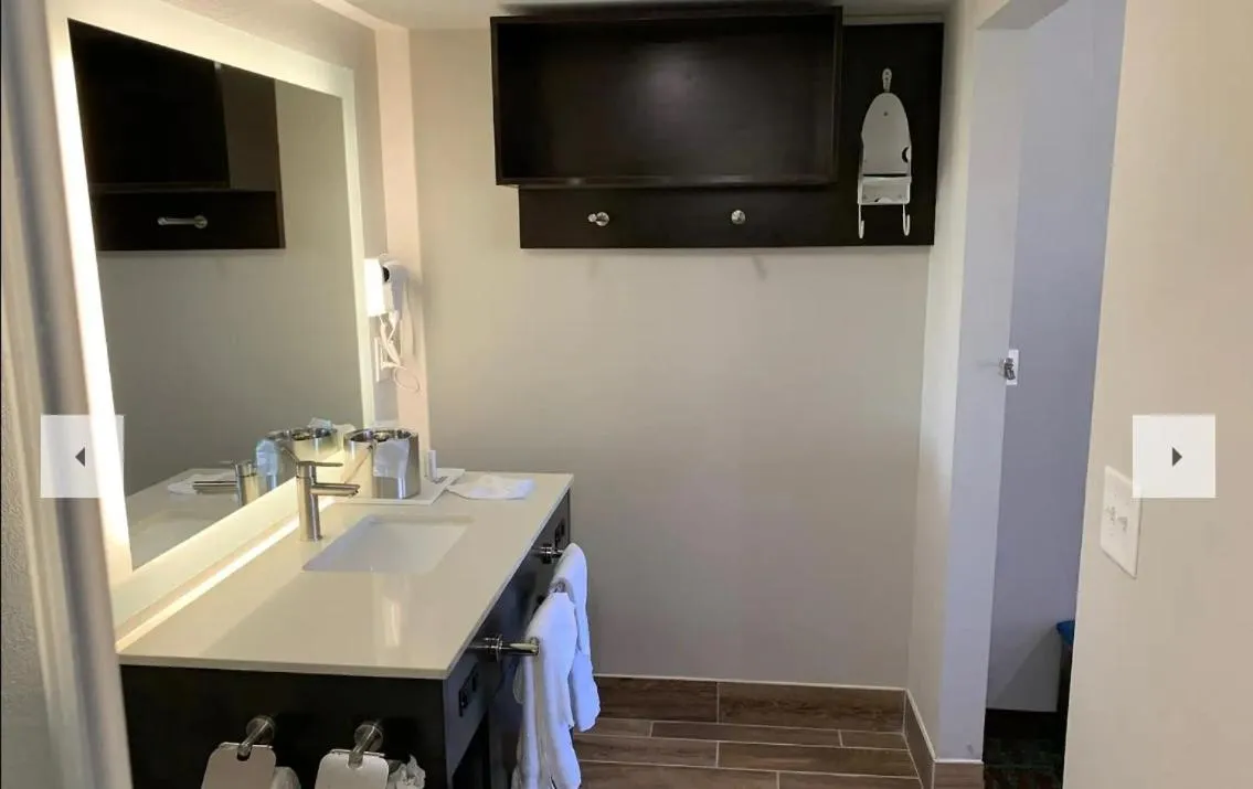 Bathroom in Days Inn by Wyndham Bellville Mansfield