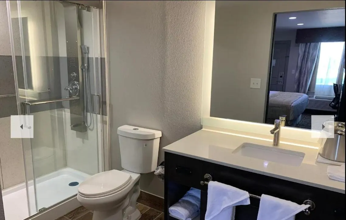 Bathroom in Days Inn by Wyndham Bellville Mansfield