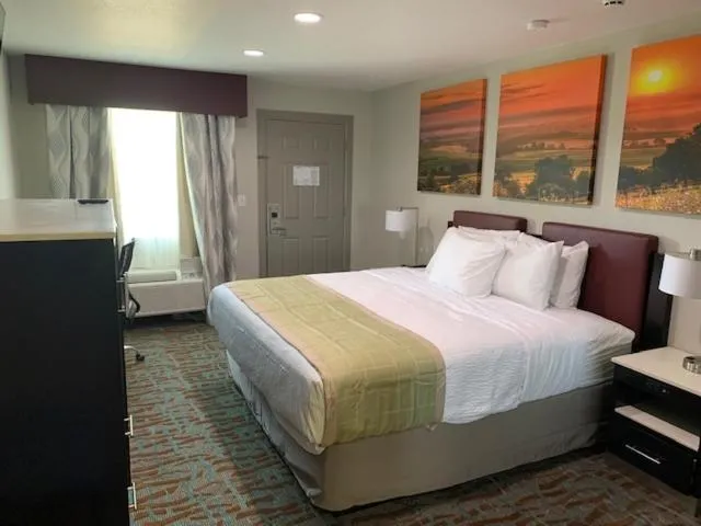 Bed in Days Inn by Wyndham Bellville Mansfield