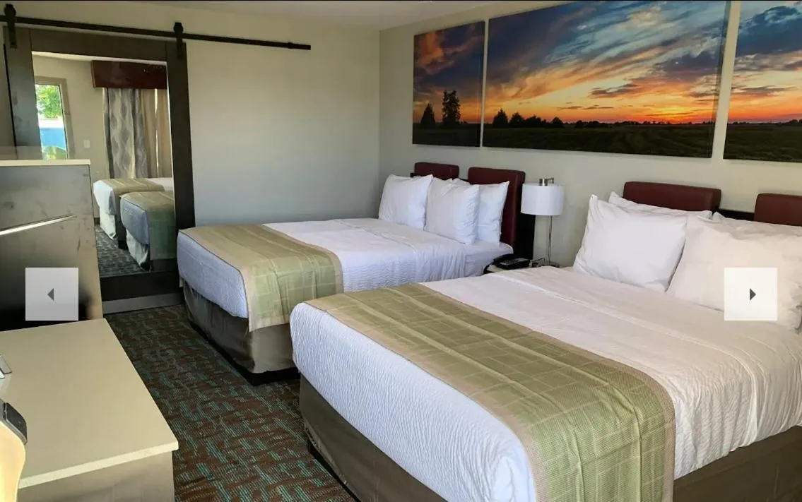 Bedroom, Bed in Days Inn by Wyndham Bellville Mansfield