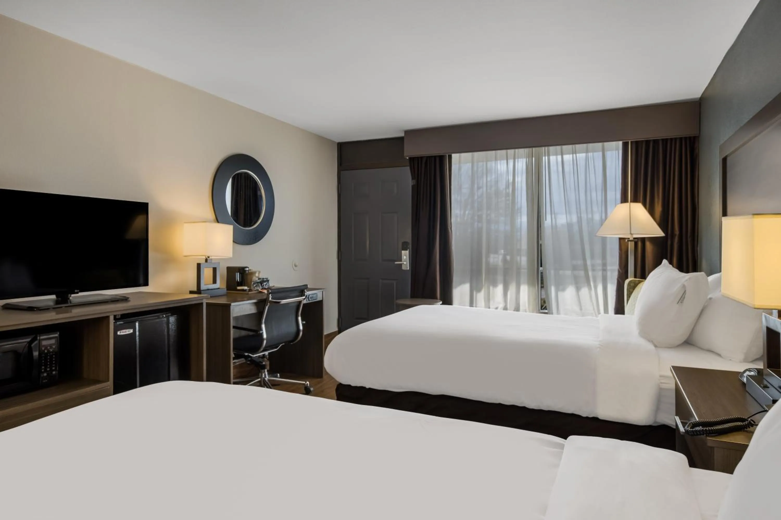 Photo of the whole room, Bed in Quality Inn Asheville Airport