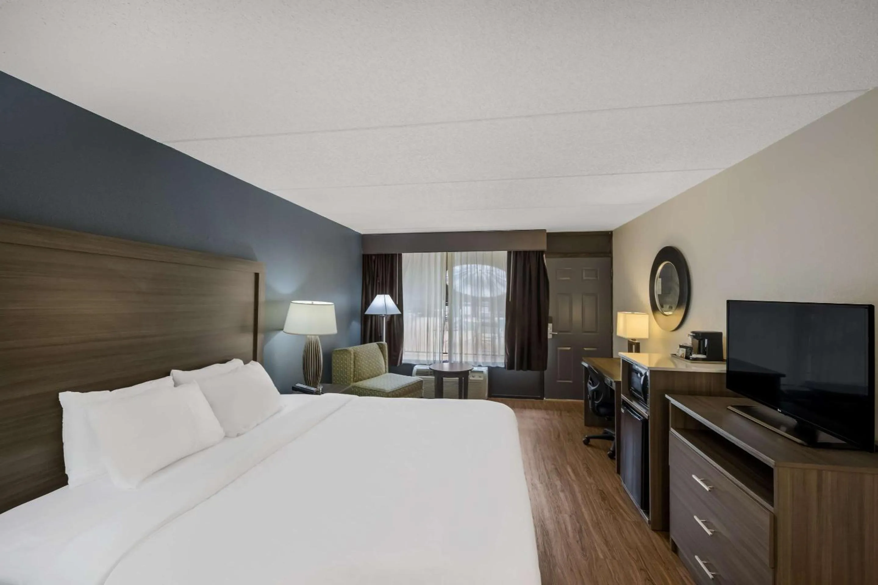 Bedroom, Bed in Quality Inn Asheville Airport