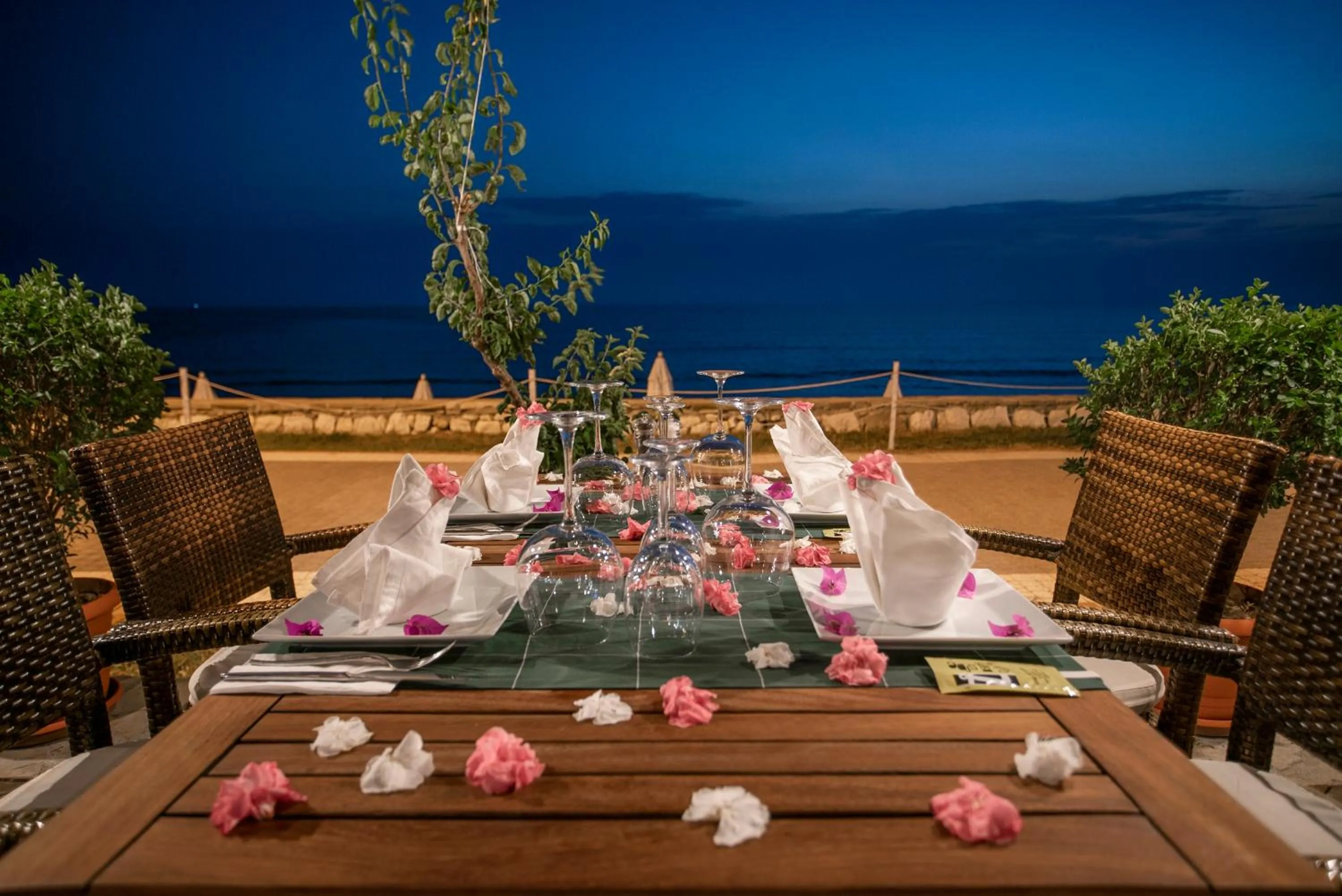 Restaurant/places to eat in Side Beach Club