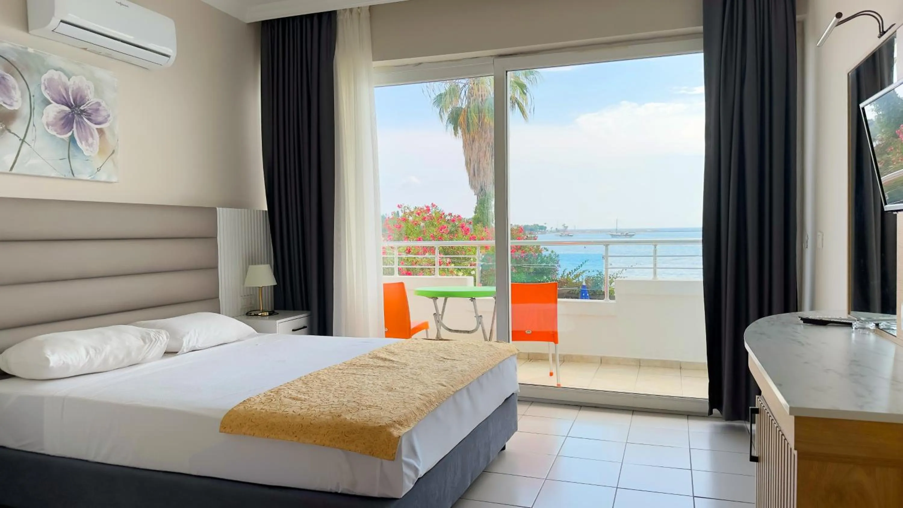 Bed in Side Beach Club