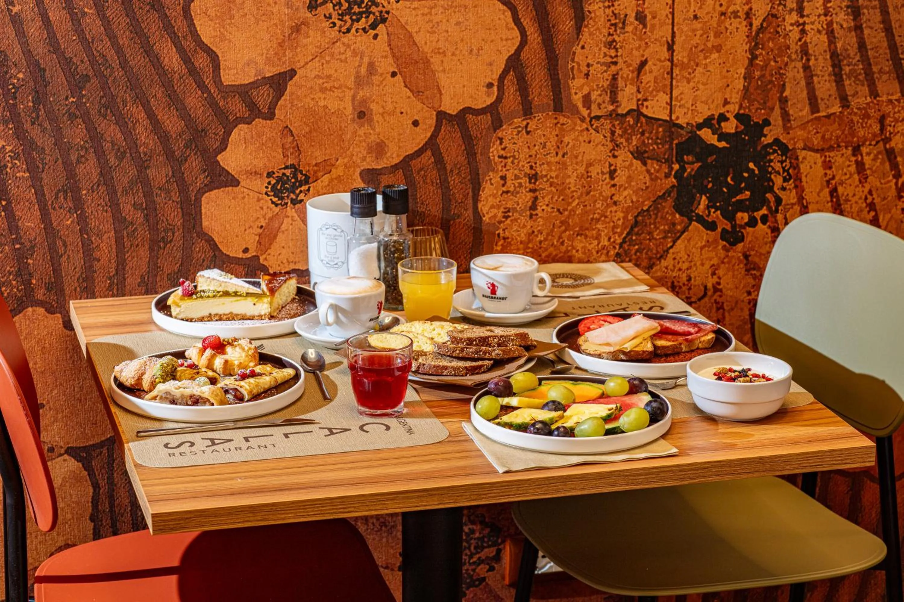 Restaurant/places to eat in Hotel Argentina