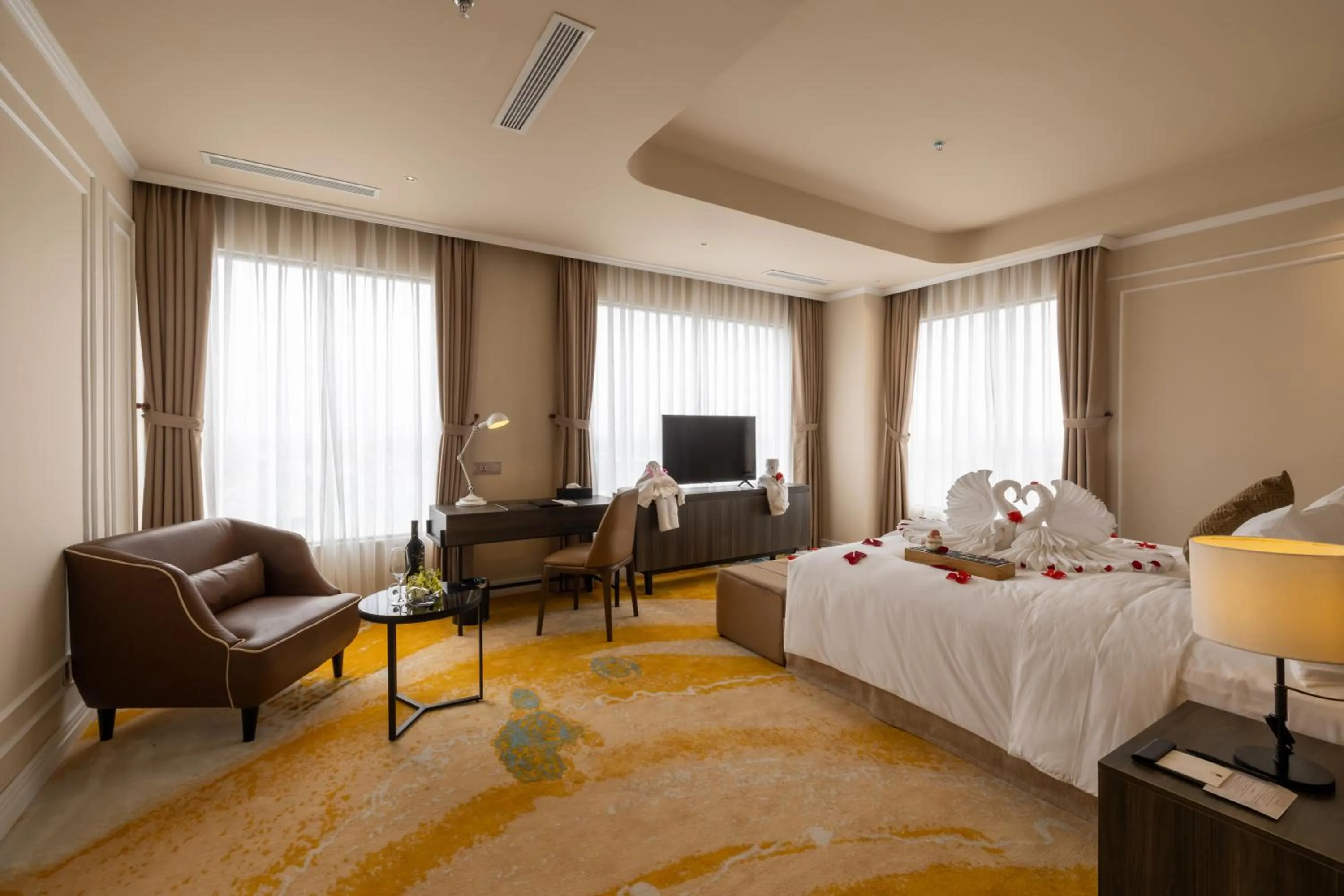 Bedroom, Bed in La Vela Hue Hotel