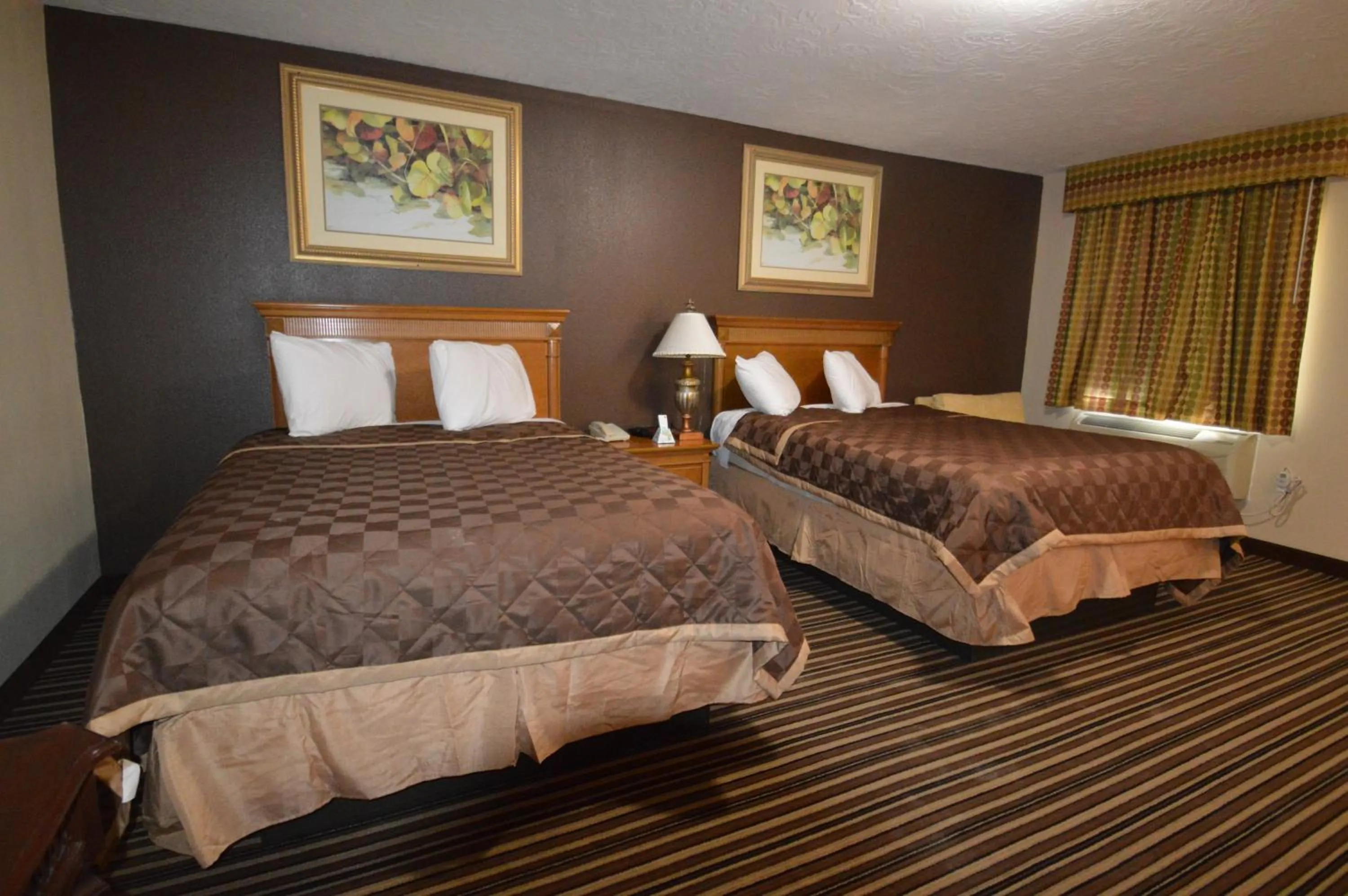 Bedroom, Bed in Executive Inn Snyder