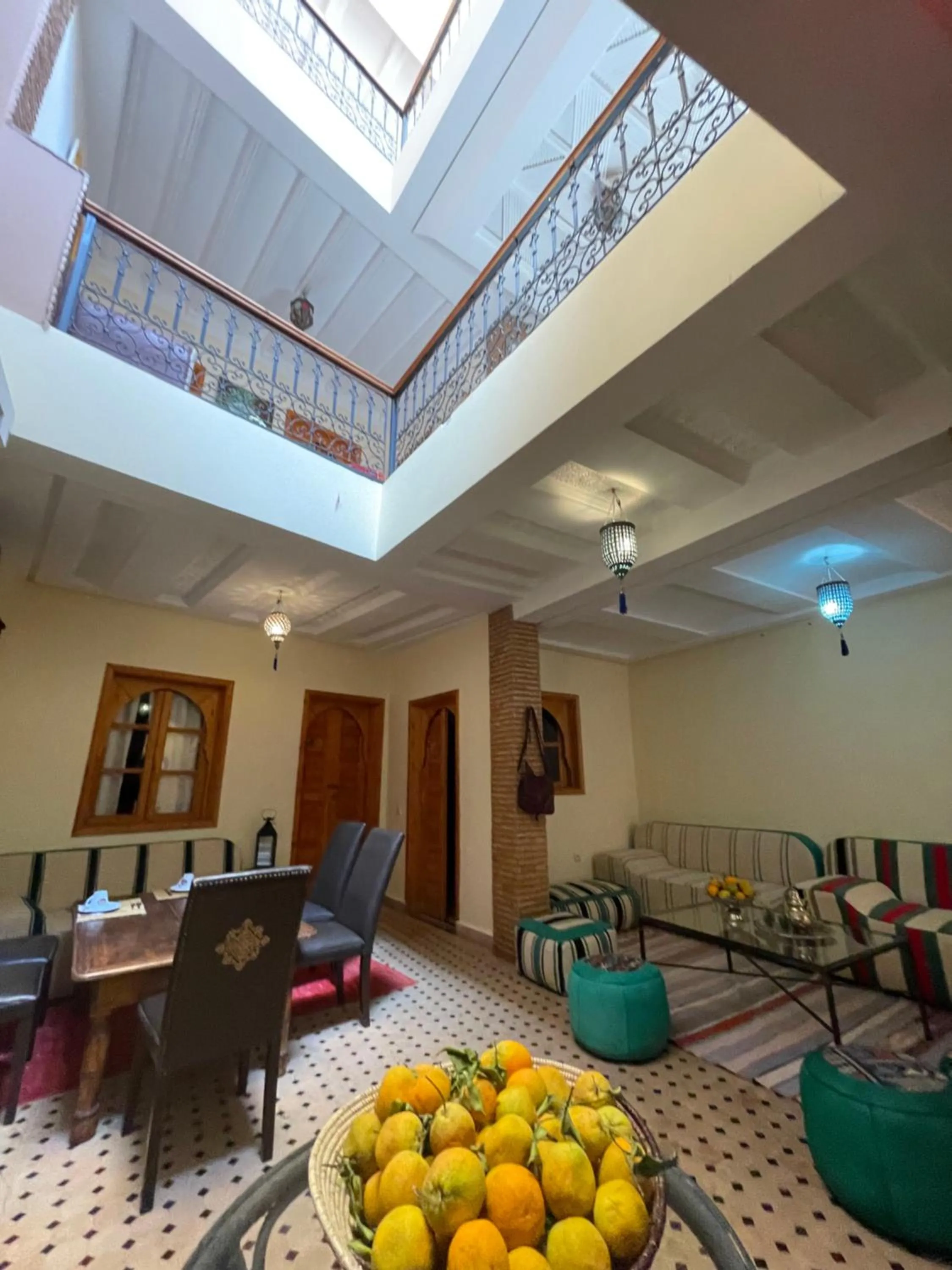 Dining area in Riad Les Miroirs