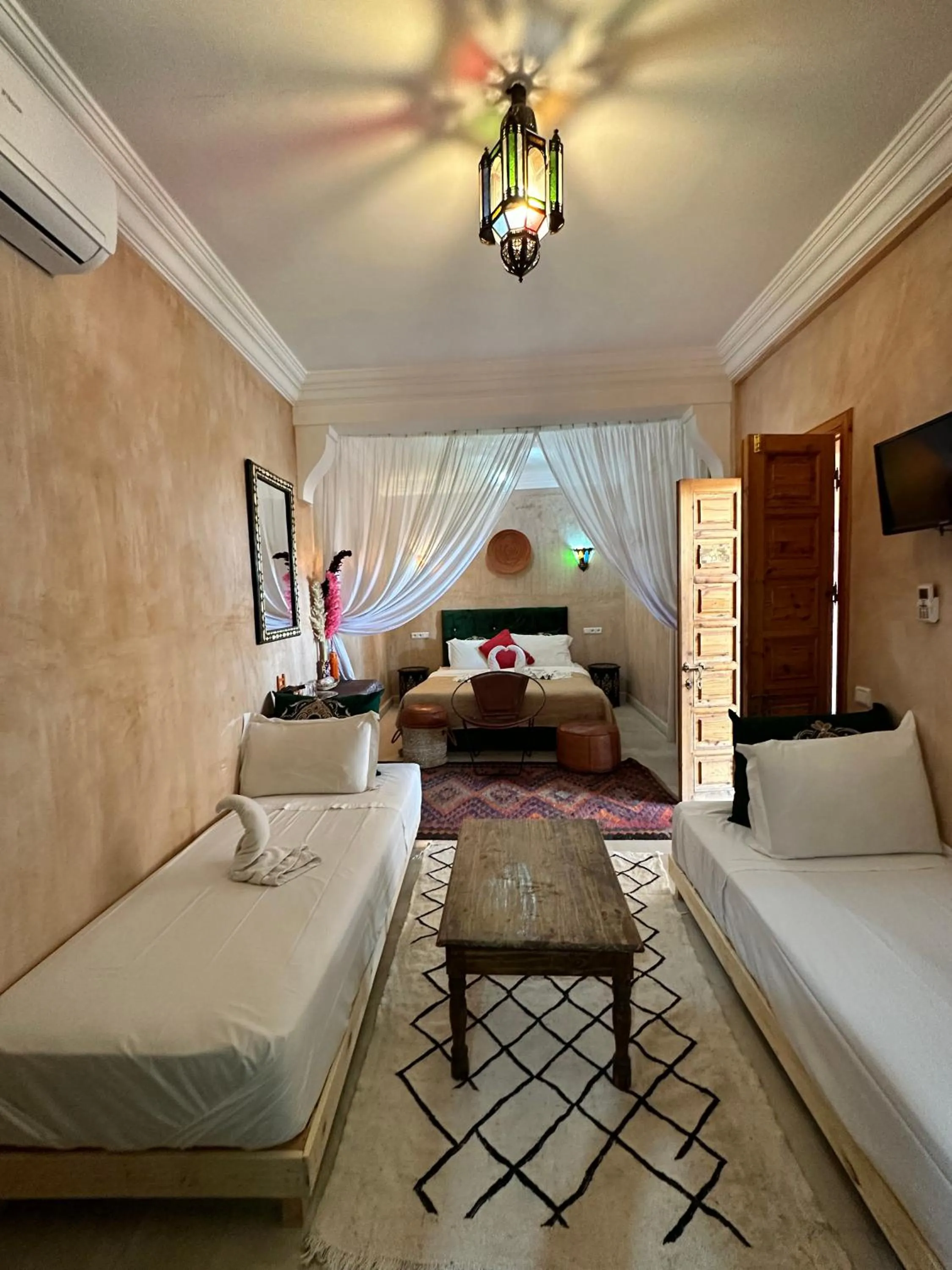 Bedroom, Bed in Riad Les Miroirs