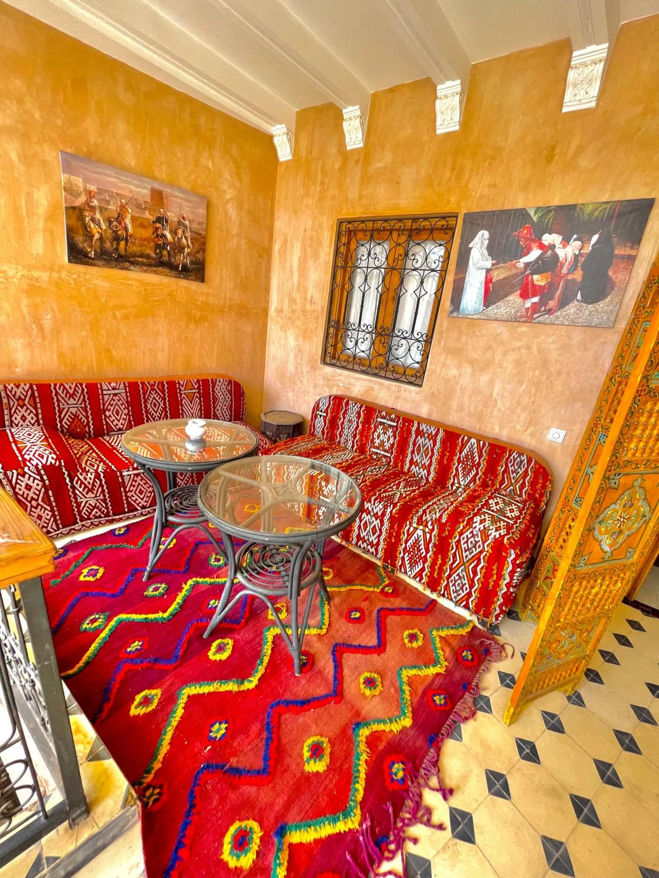 Seating area in Riad Les Miroirs