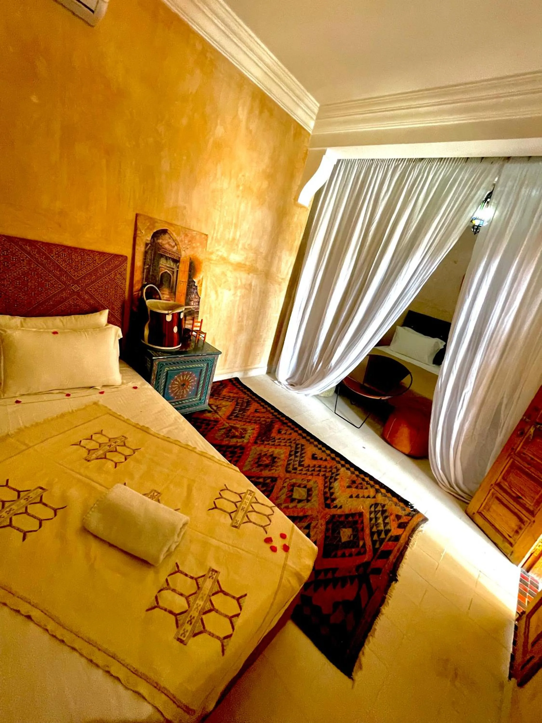 Bed in Riad Les Miroirs