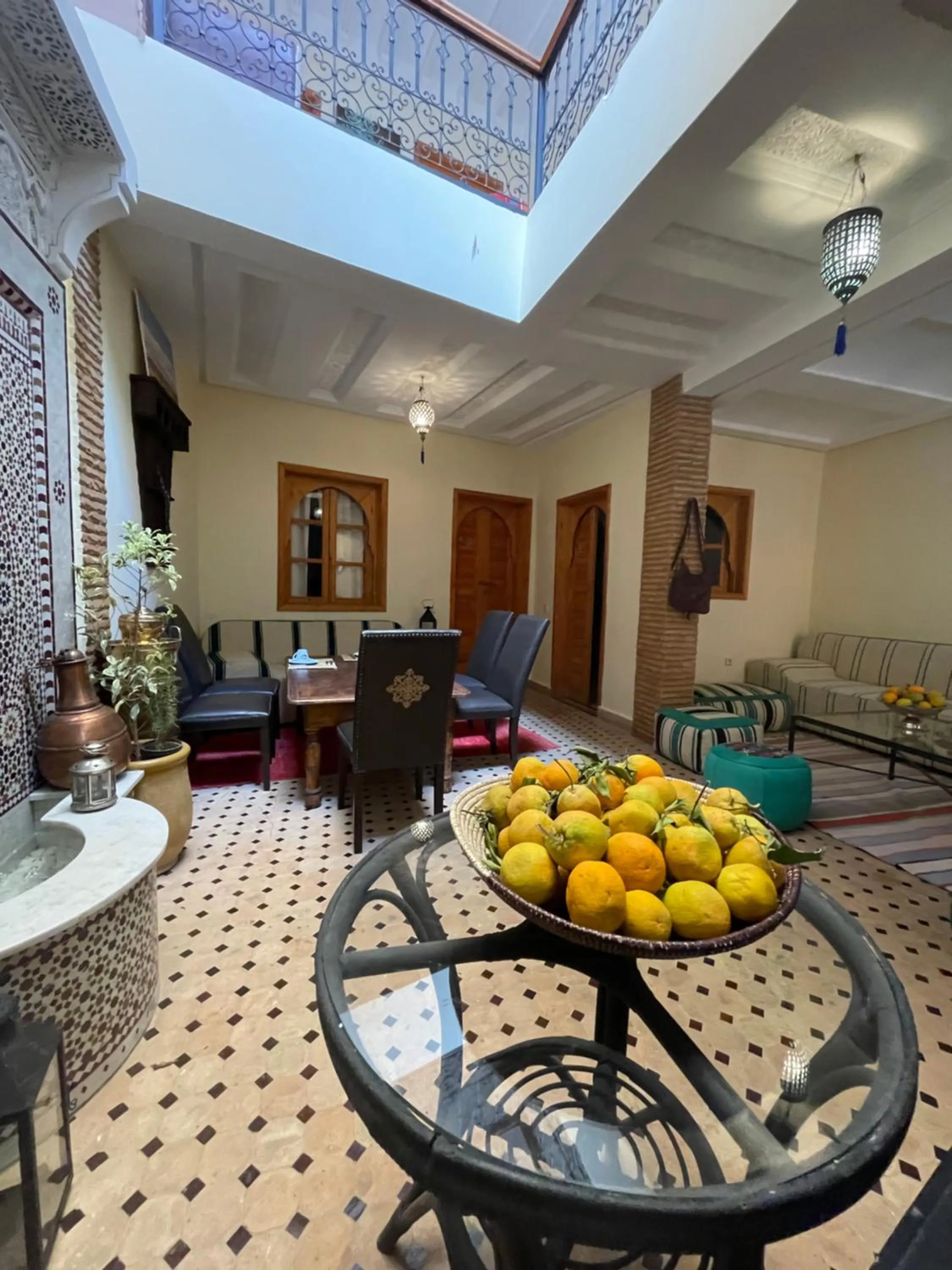 Food and drinks in Riad Les Miroirs