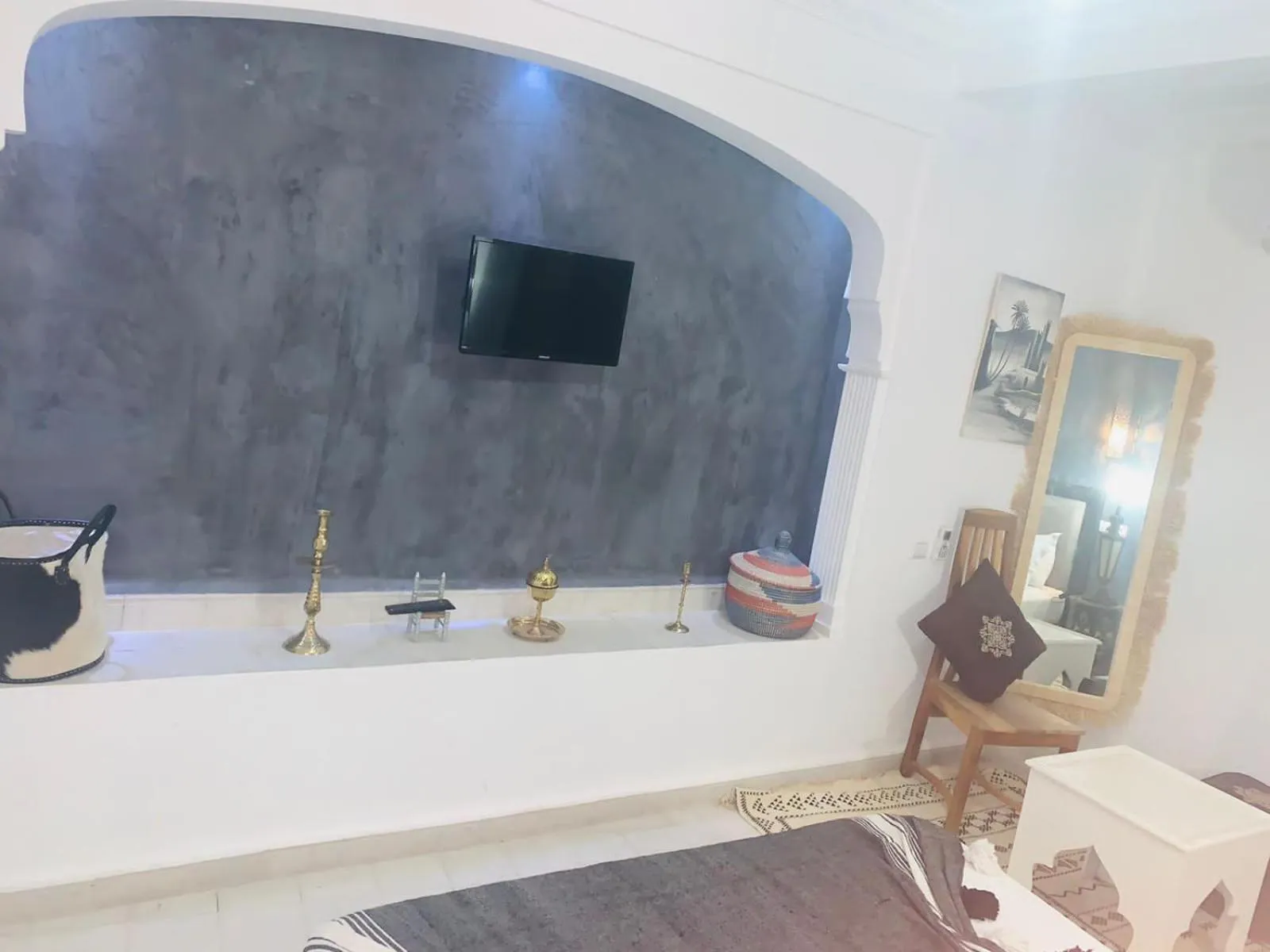 TV and multimedia in Riad Les Miroirs