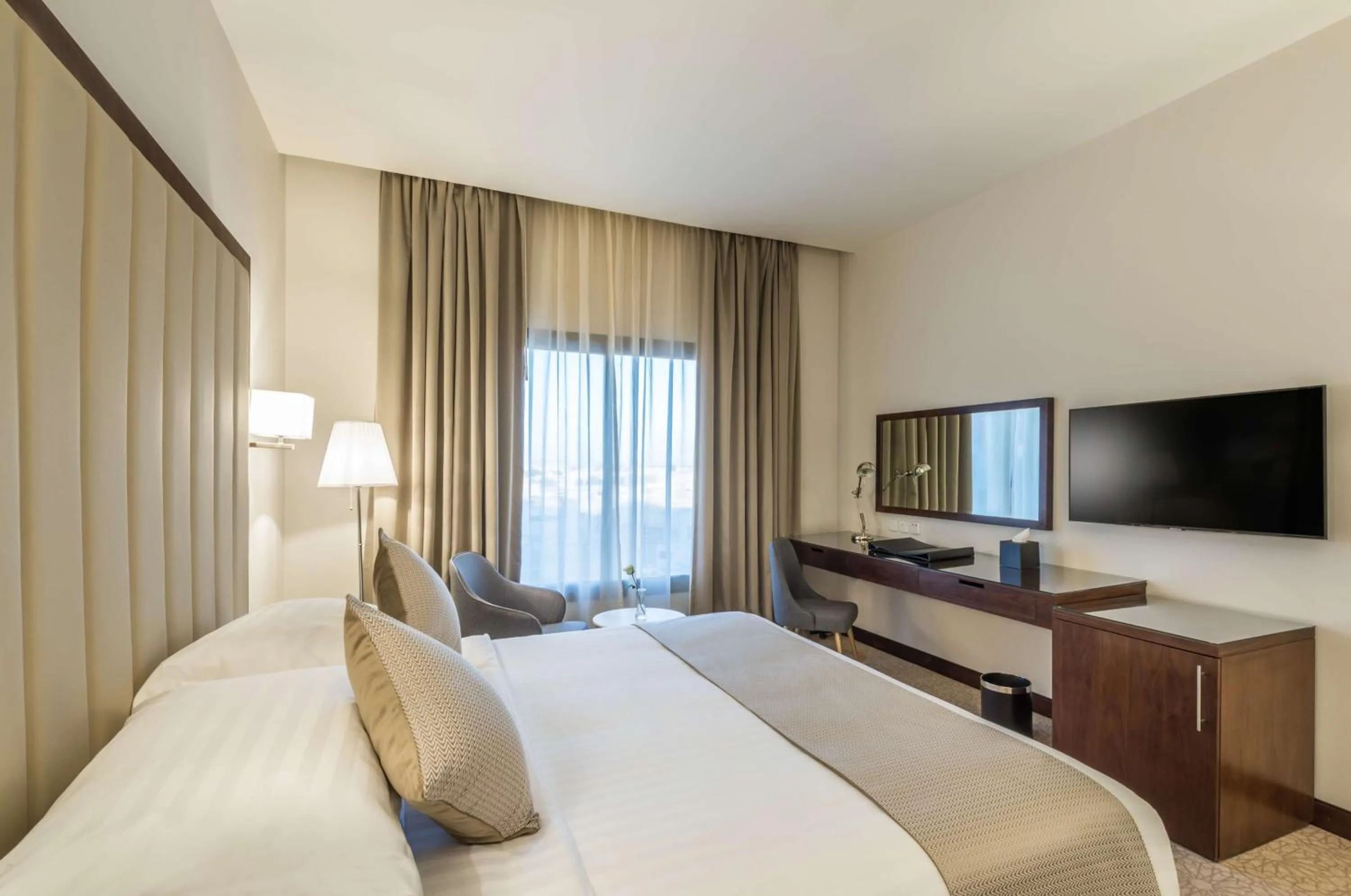 Bedroom, Bed in Best Western Plus Al Qurayyat City Center
