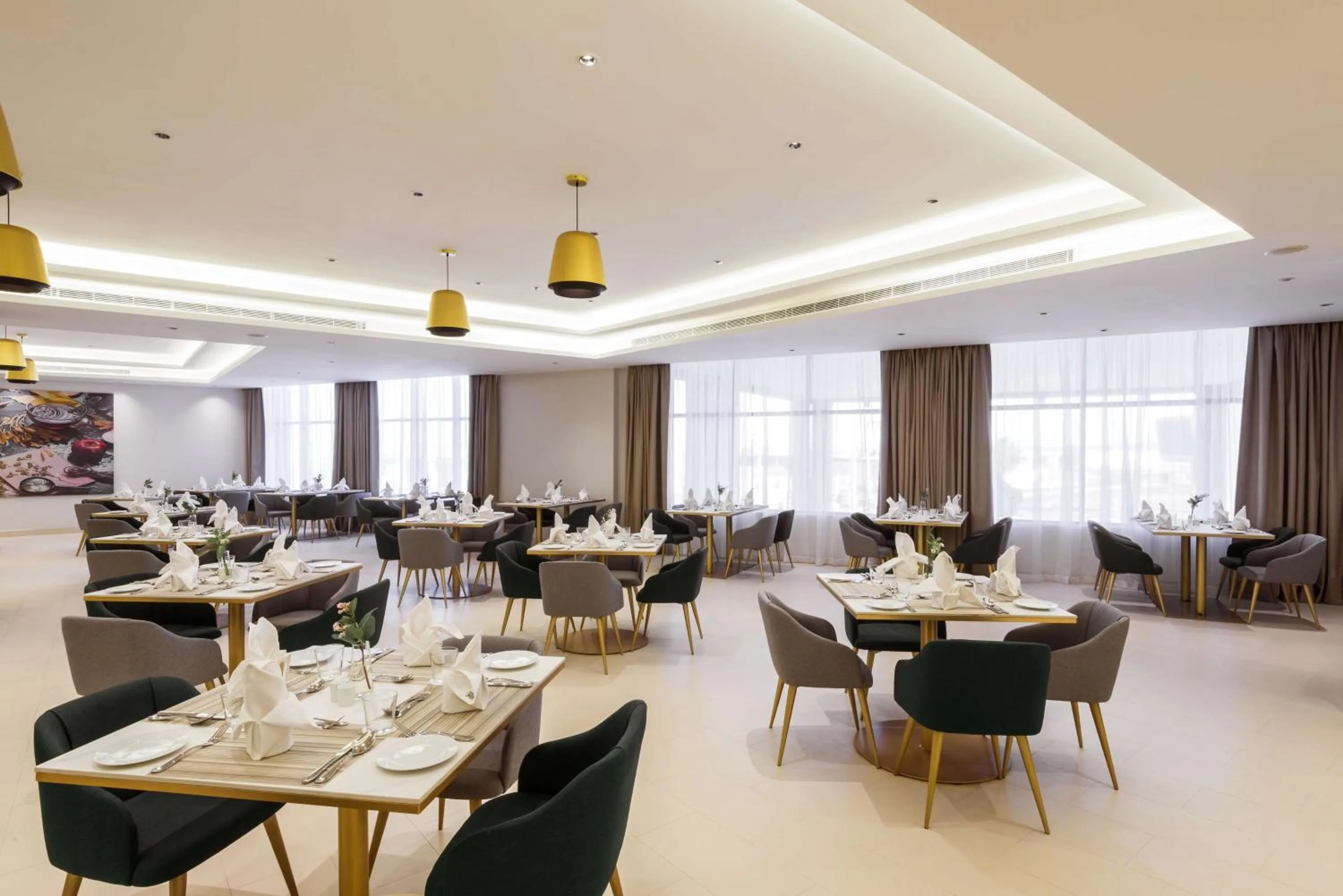 Restaurant/places to eat in Best Western Plus Al Qurayyat City Center