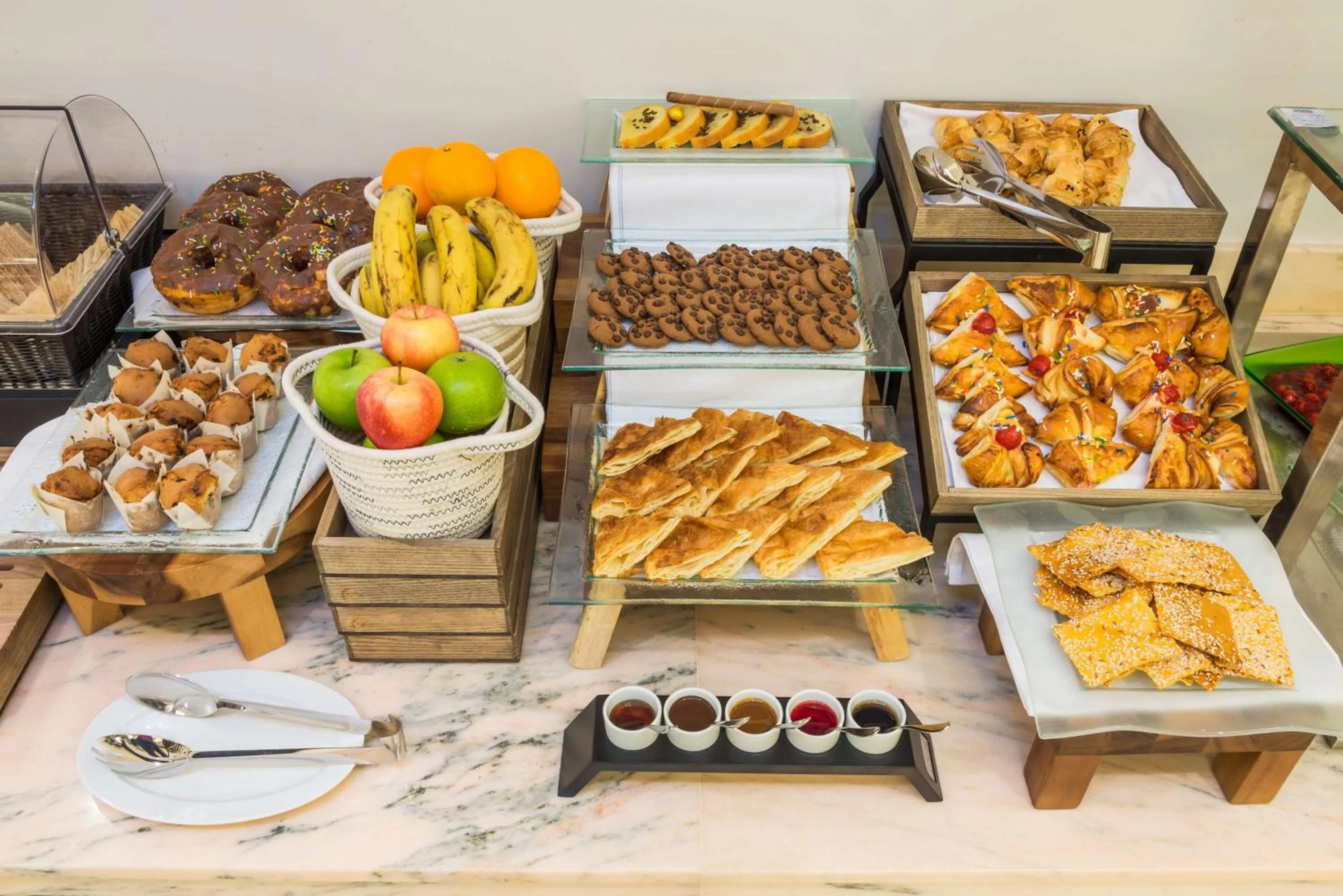 Restaurant/places to eat in Best Western Plus Al Qurayyat City Center