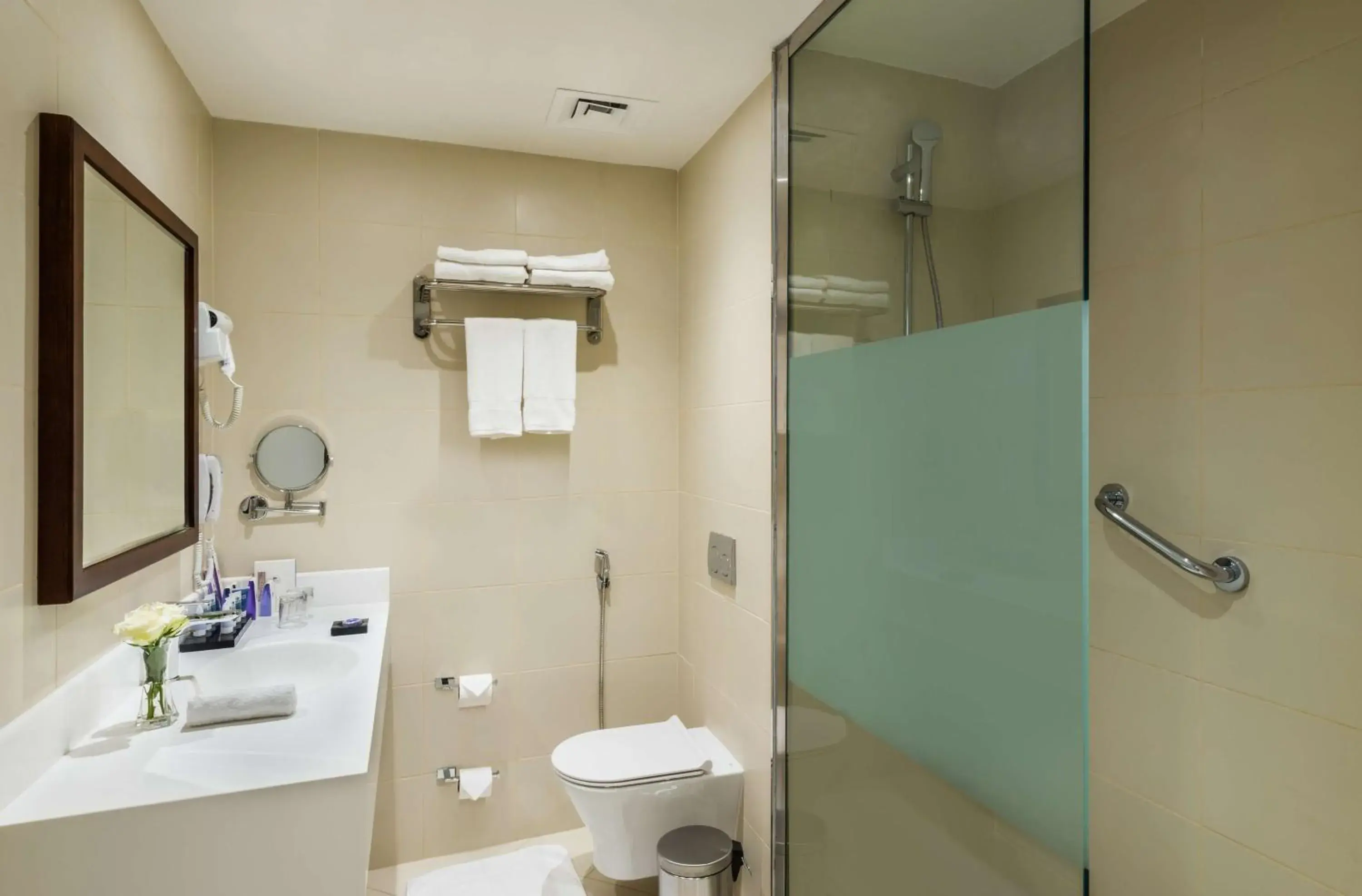 Deluxe King Room - Smoking in Best Western Plus Al Qurayyat City Center Deluxe King Room - Smoking in Best Western Plus Al Qurayyat City Center