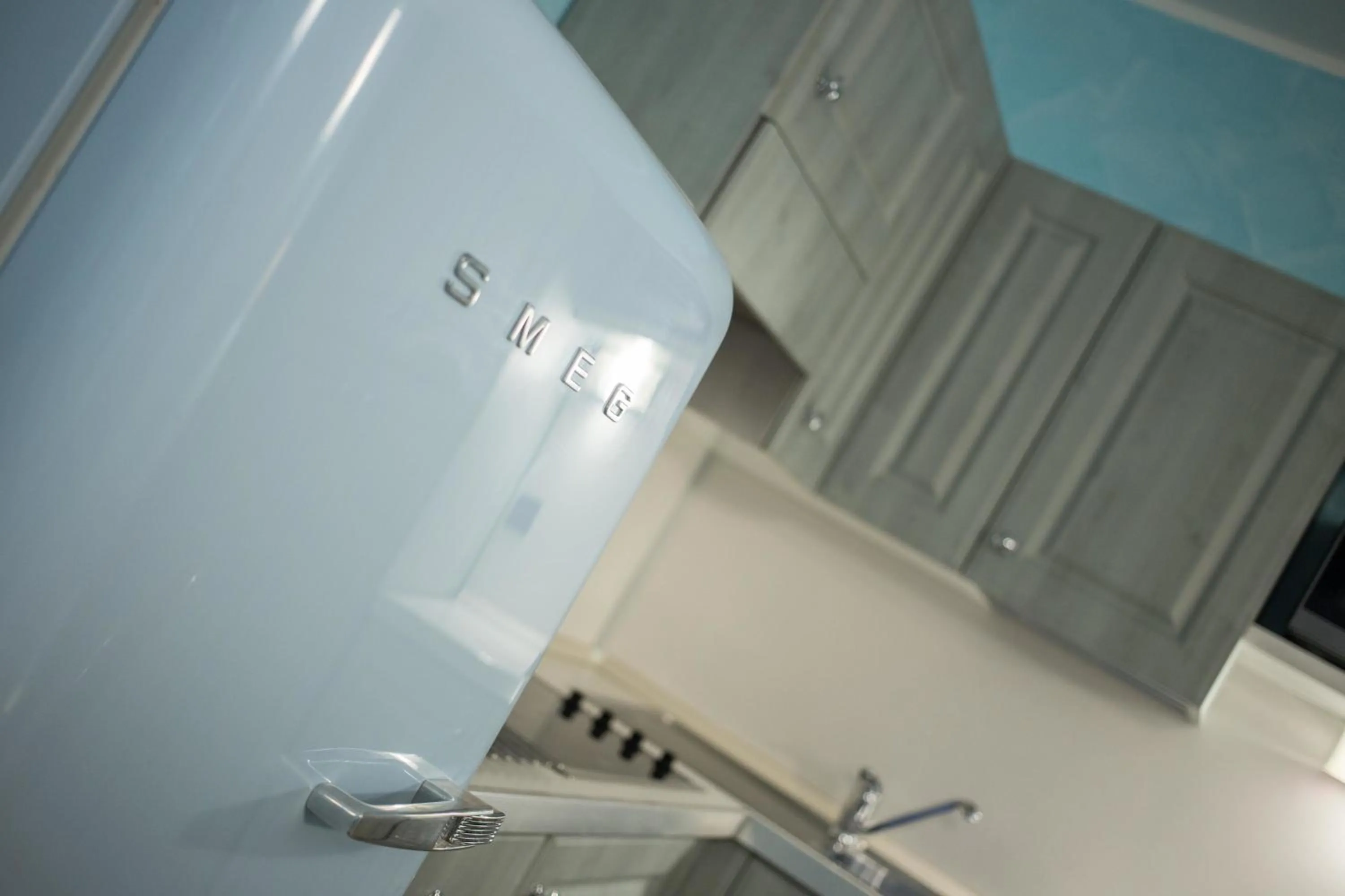 Kitchen or kitchenette in World Village Apartments