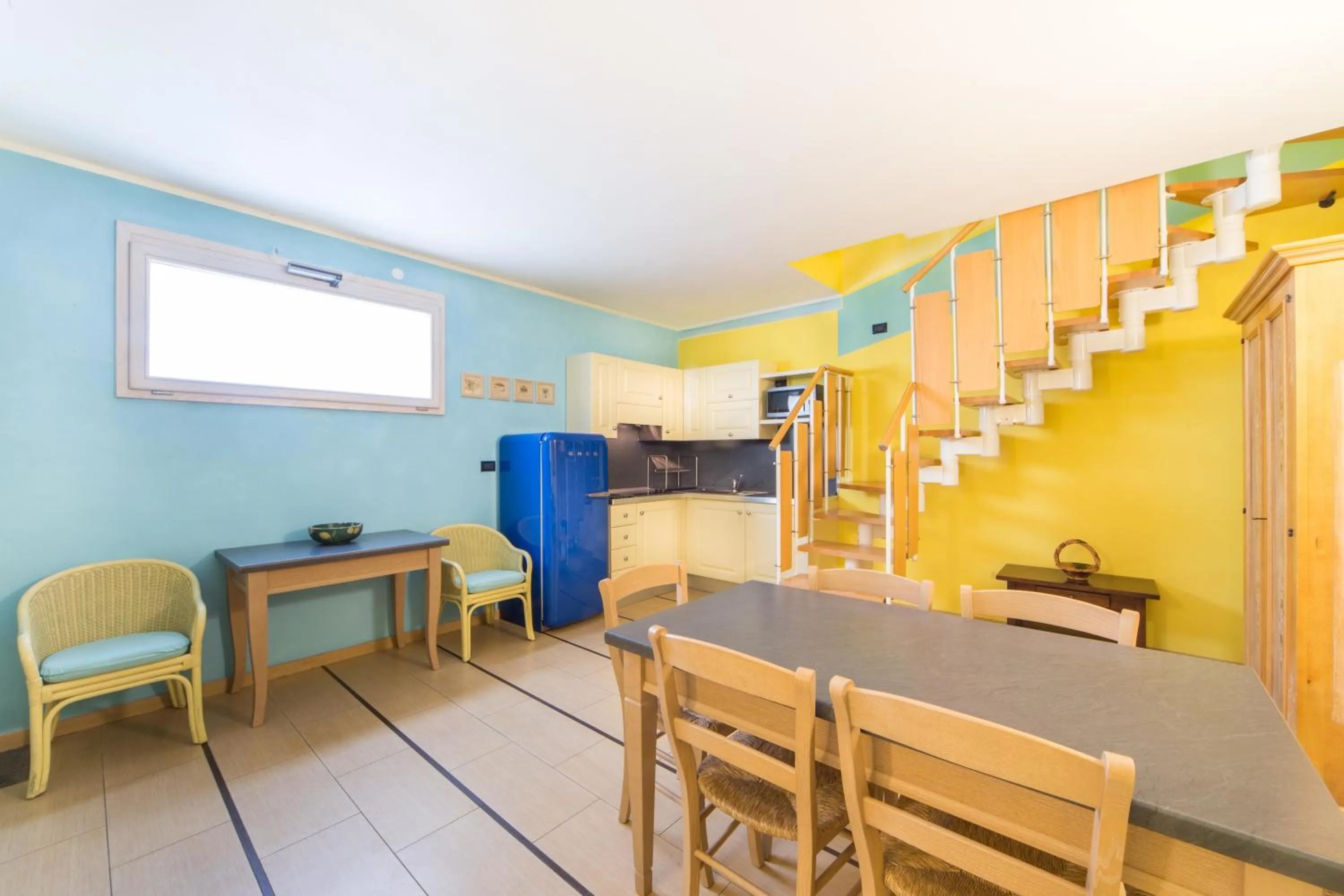 Kitchen or kitchenette in World Village Apartments