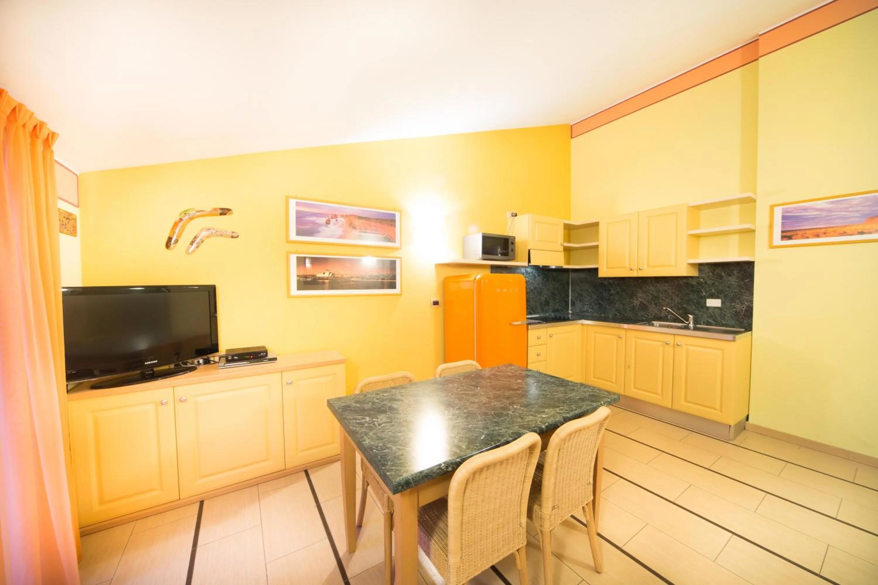 Kitchen or kitchenette in World Village Apartments