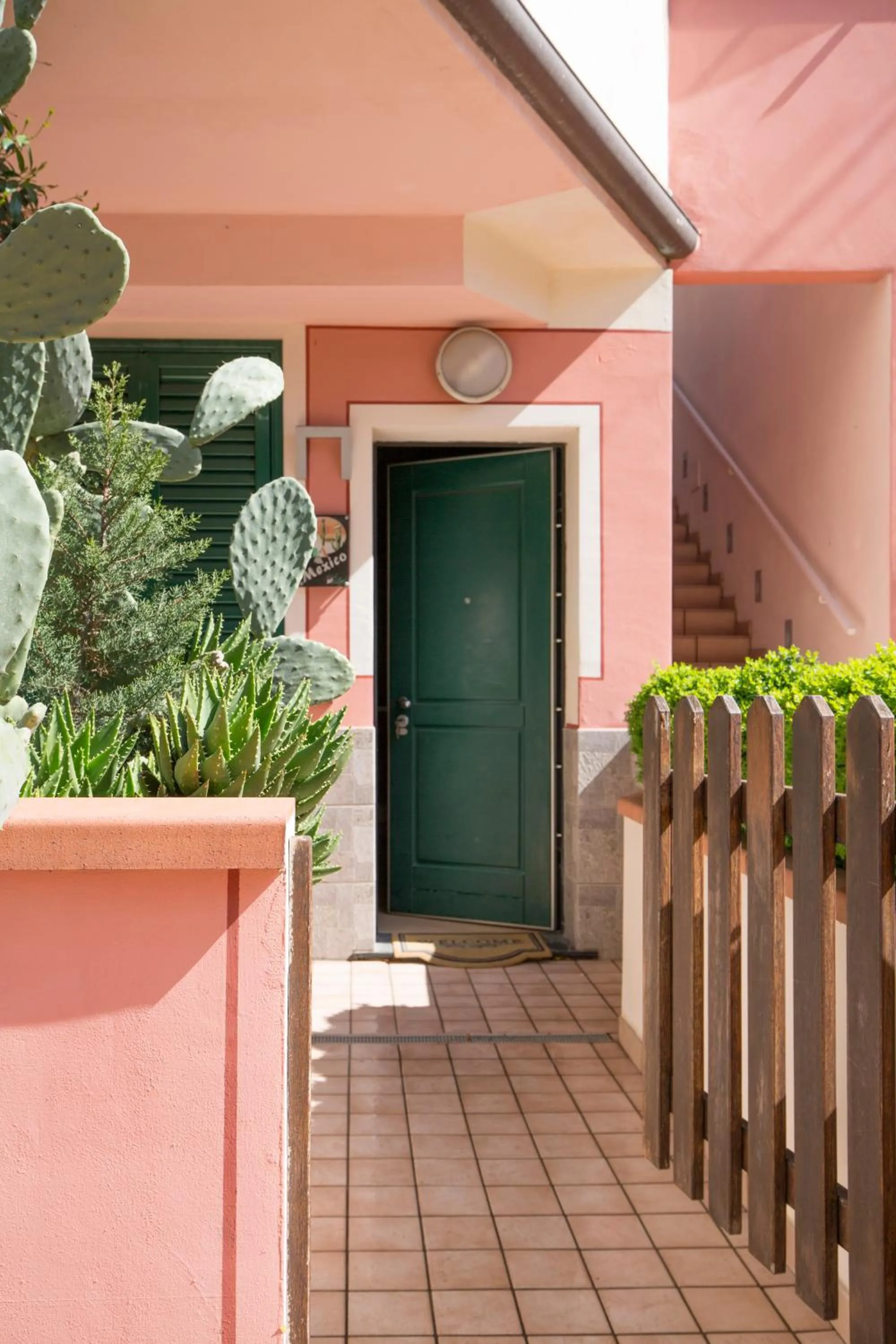 Facade/entrance in World Village Apartments