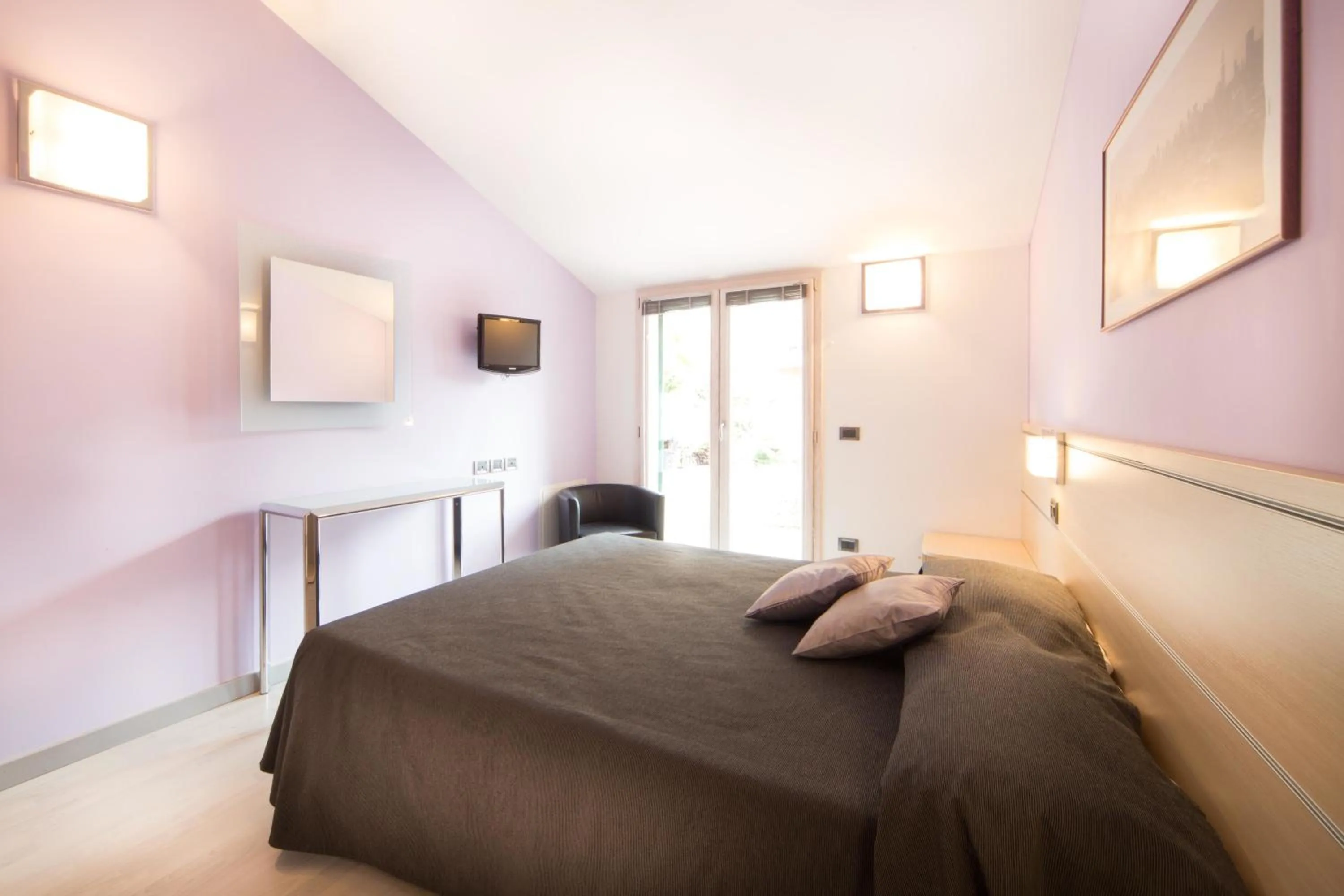 Bed in World Village Apartments