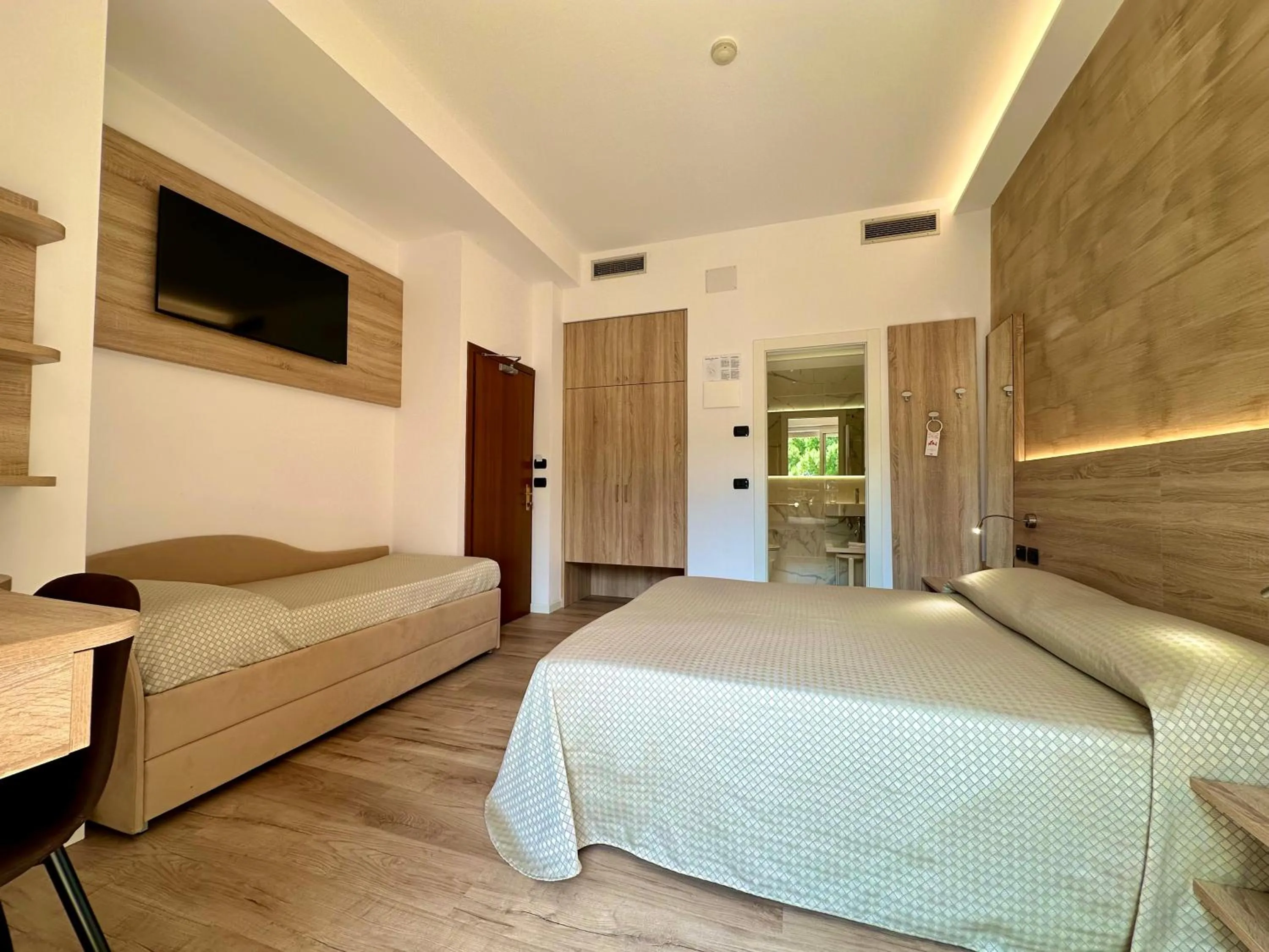 Bedroom, Bed in Hotel Beau Rivage Pineta