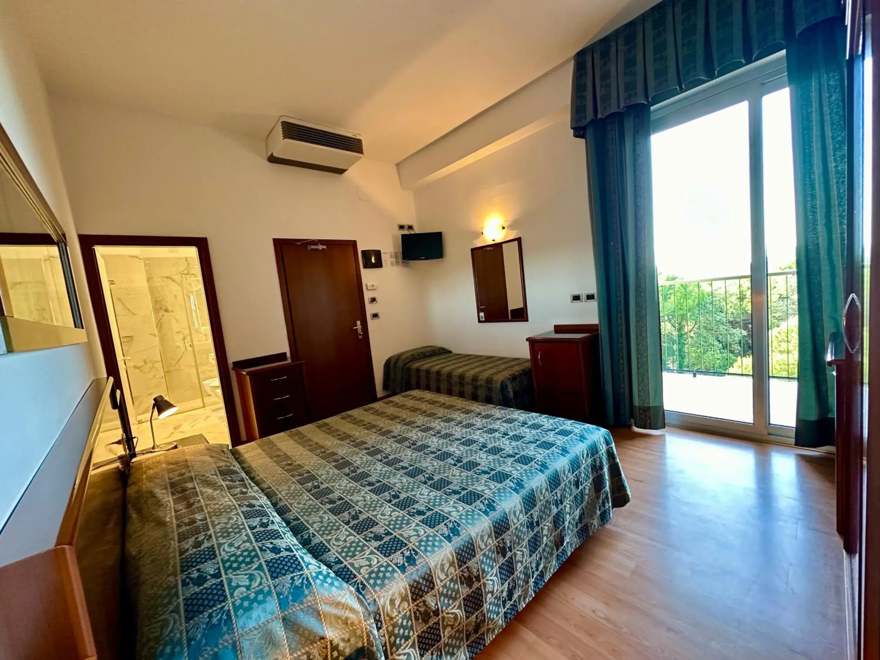 Comfort Triple Room in Hotel Beau Rivage Pineta Comfort Triple Room in Hotel Beau Rivage Pineta