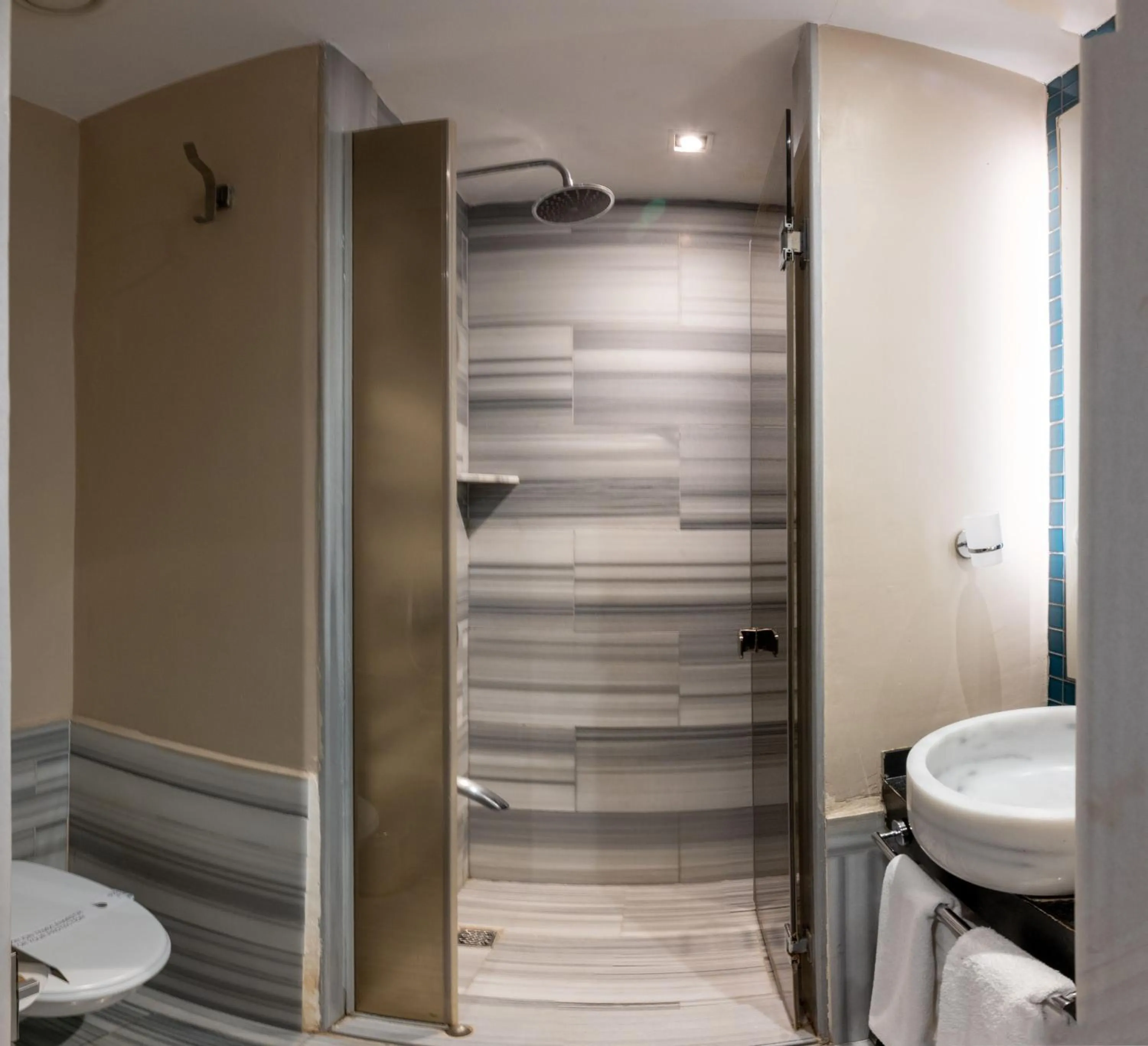 Bathroom in Pera Tulip Hotel & Spa