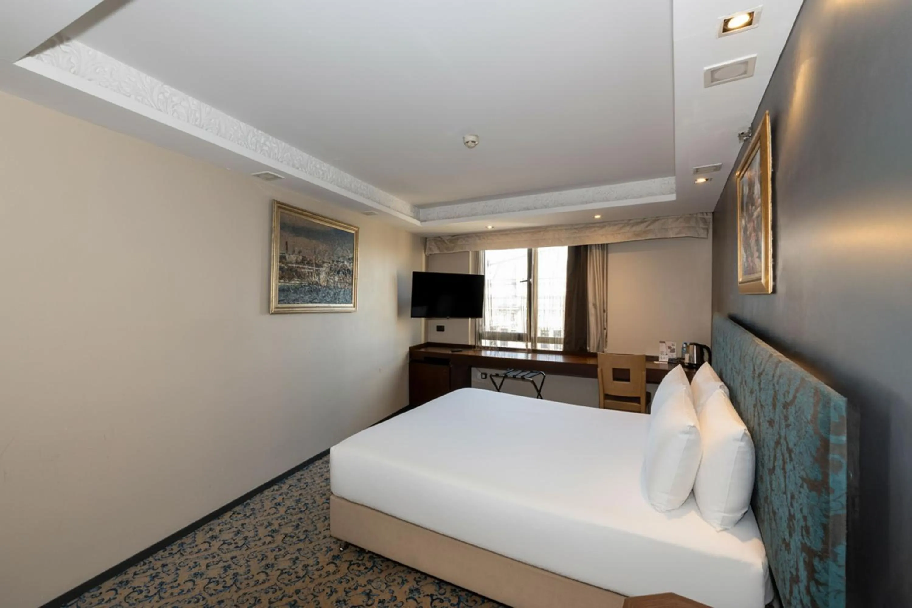 Bed in Pera Tulip Hotel & Spa