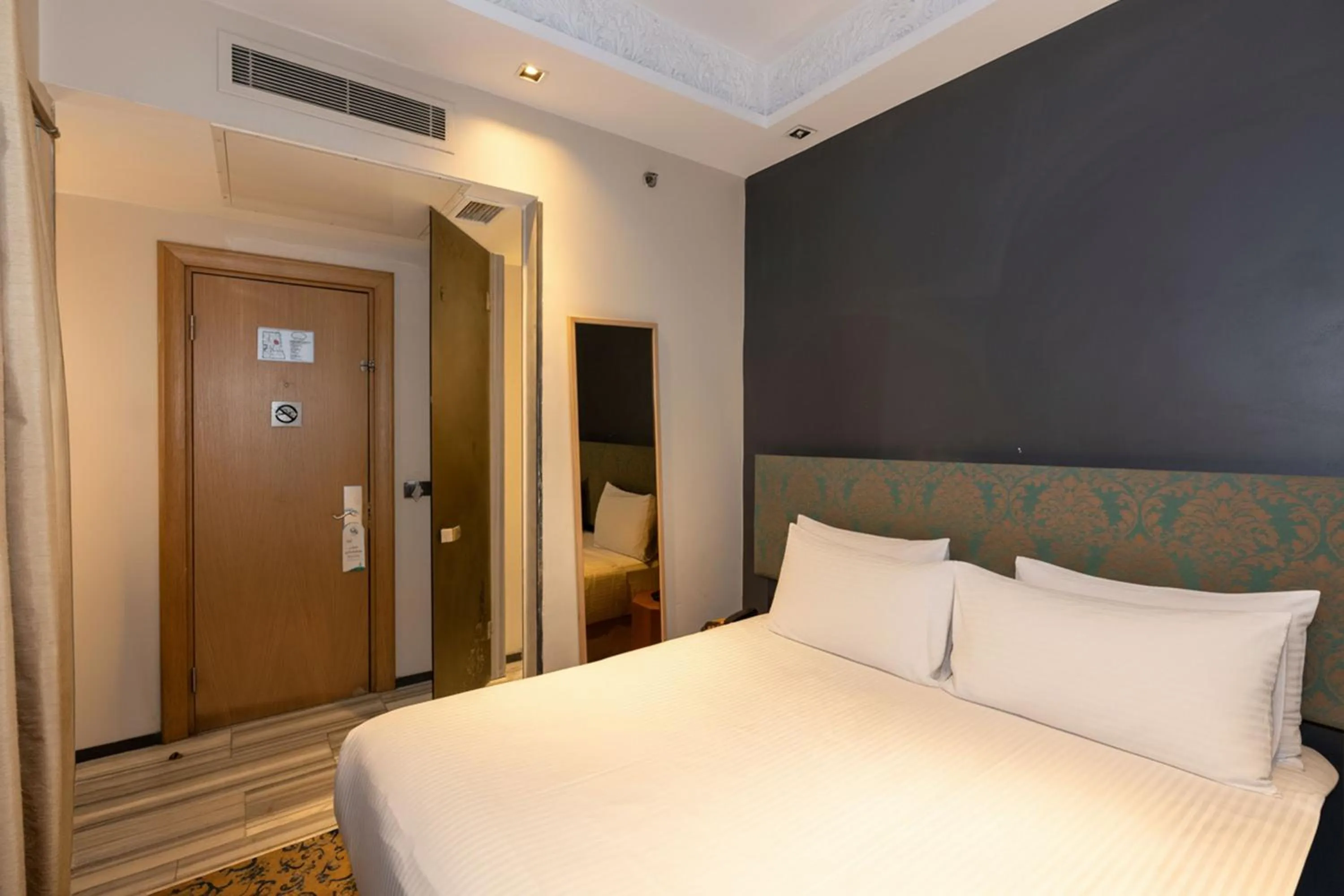 Bed in Pera Tulip Hotel & Spa