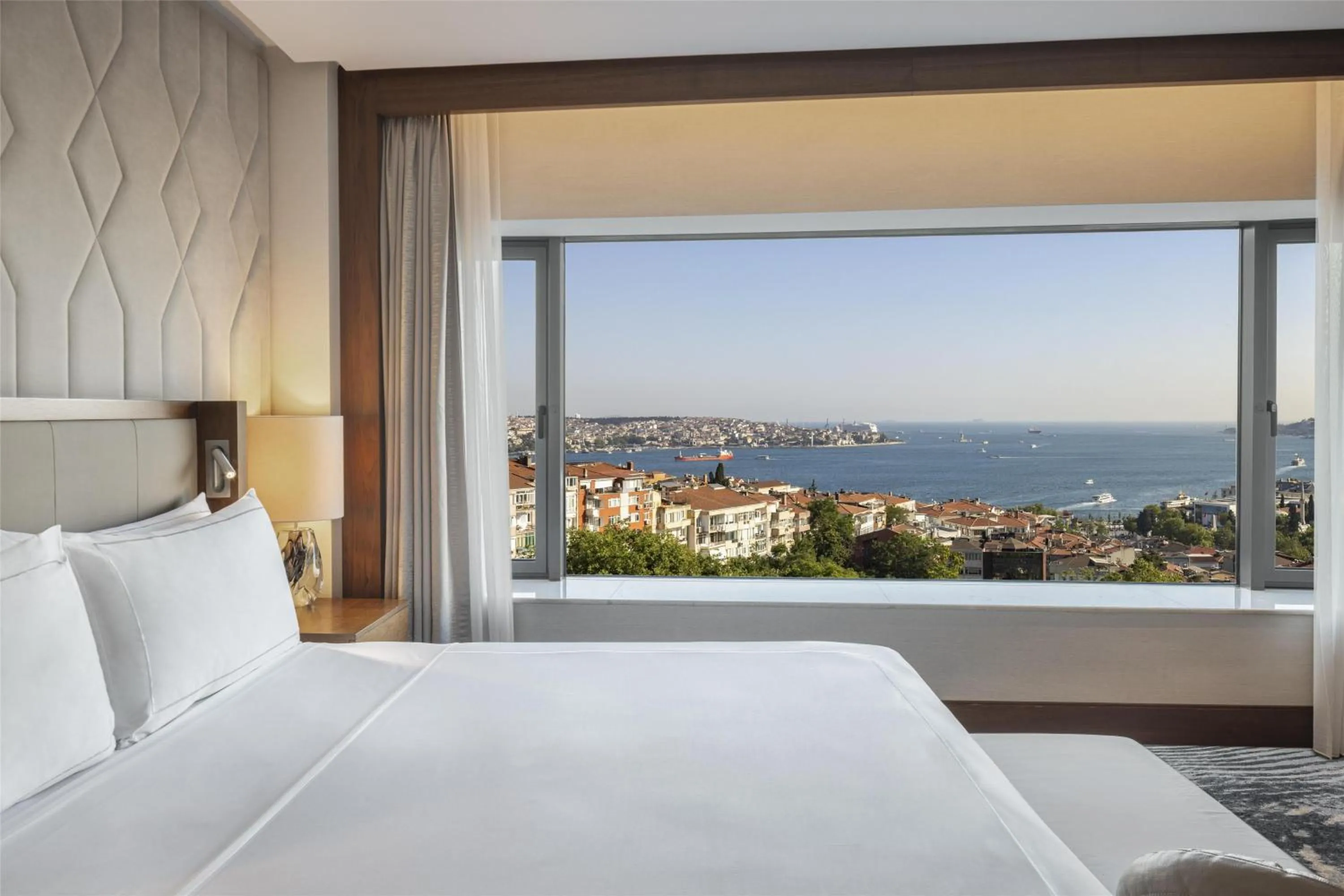 Bed in Conrad Istanbul Bosphorus