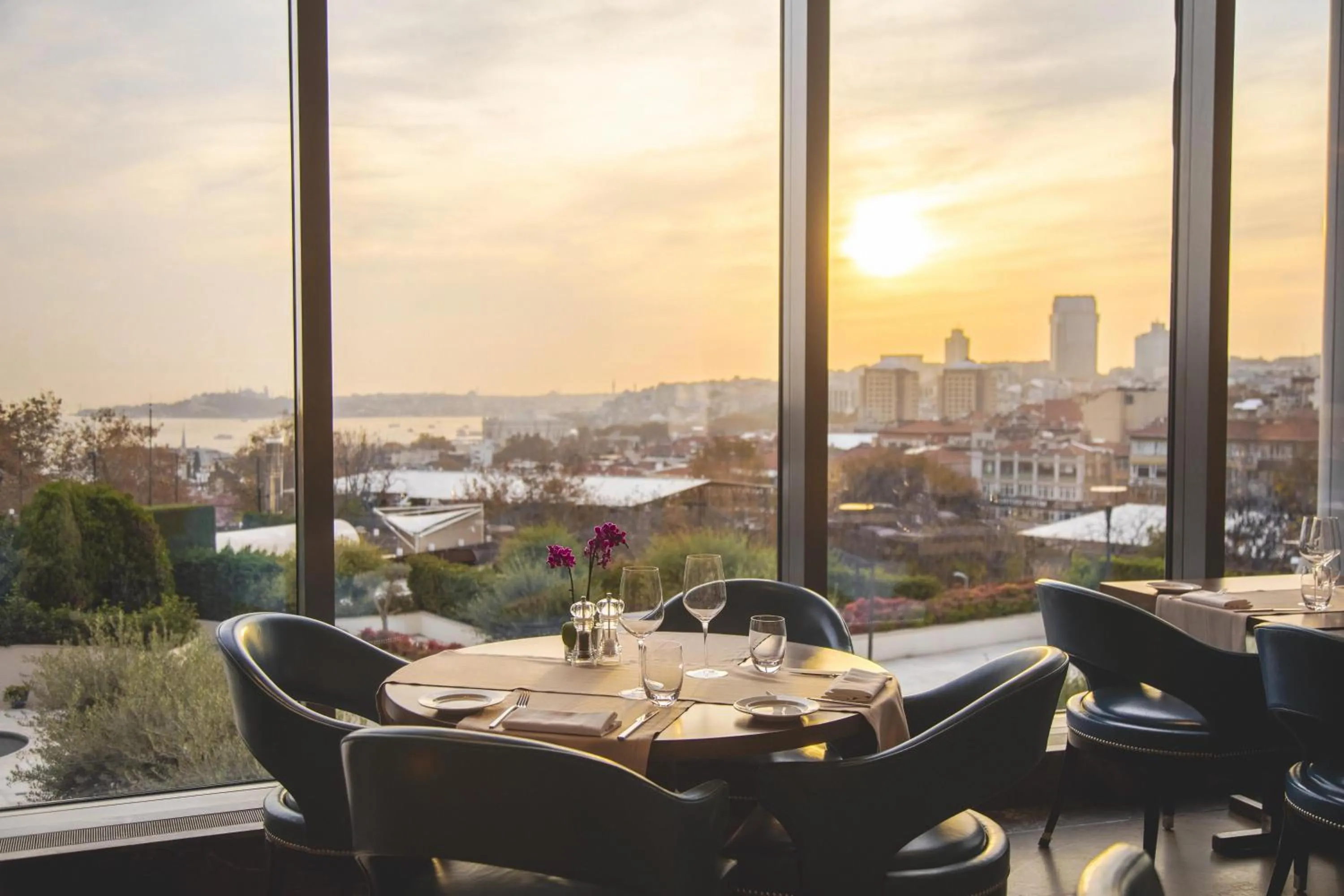 Restaurant/places to eat in Conrad Istanbul Bosphorus
