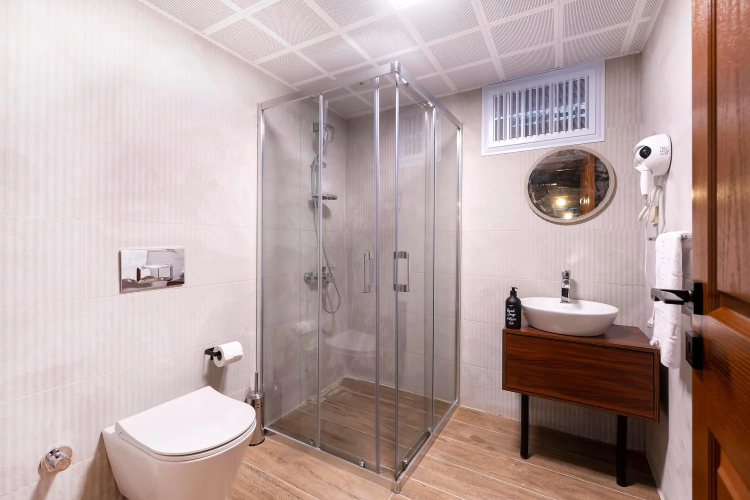 Toilet in Casa Maria Hotel