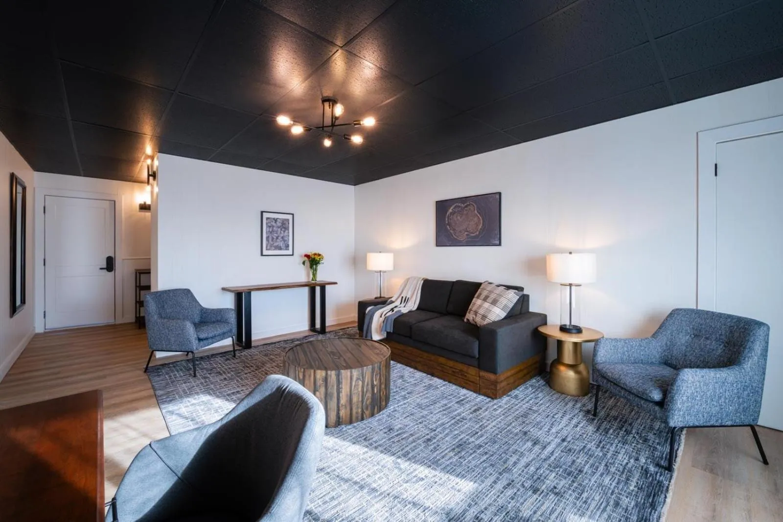 Living room in Shaheen's Adirondack Inn