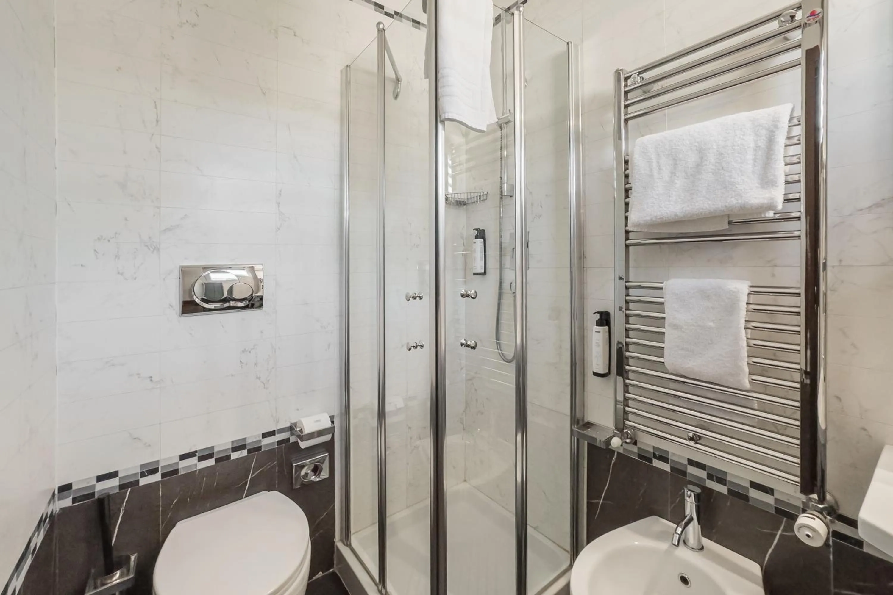 Shower in JOIVY Together Florence Urban Resort