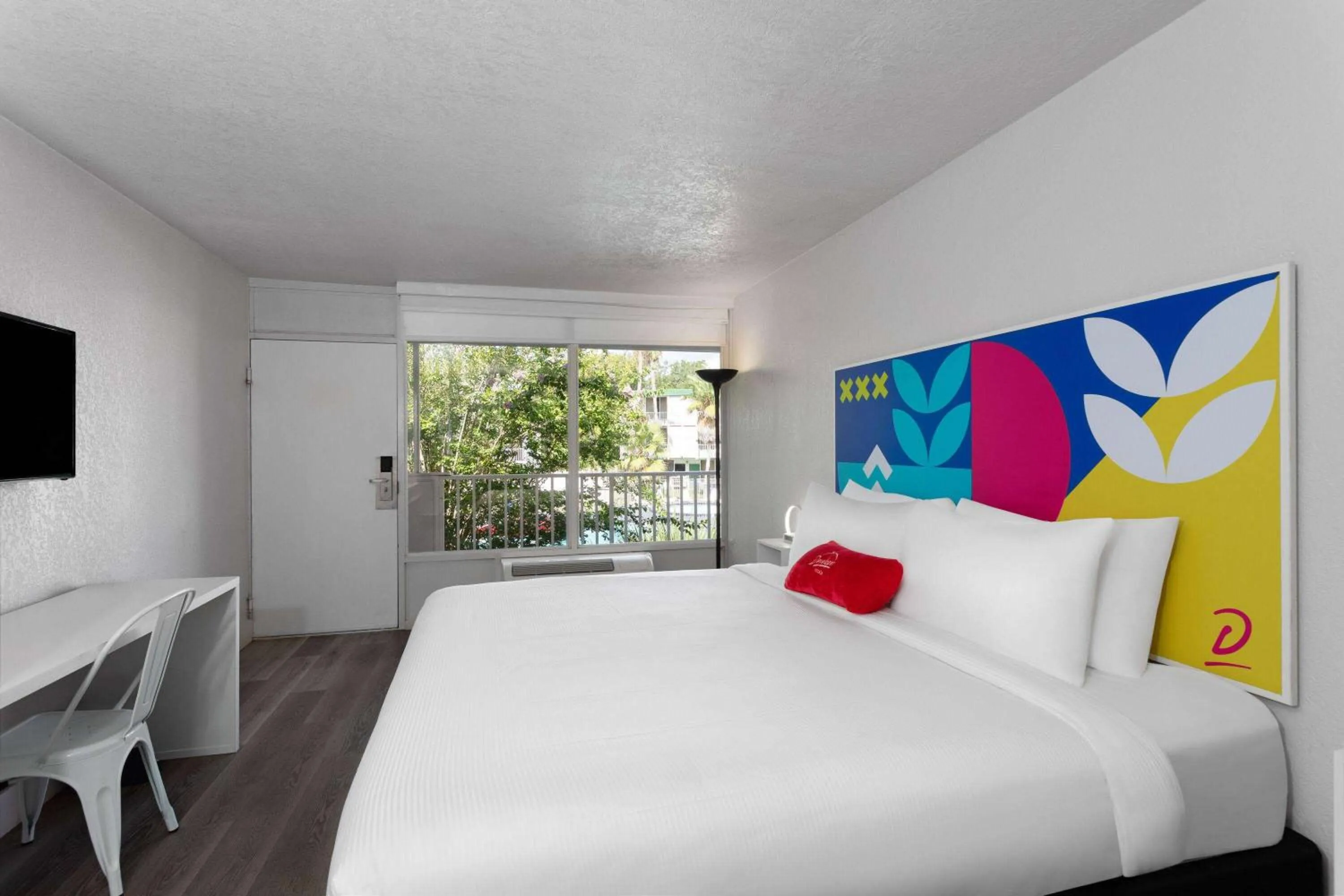 Photo of the whole room, Bed in Baymont by Wyndham Orlando Lake Buena Vista South