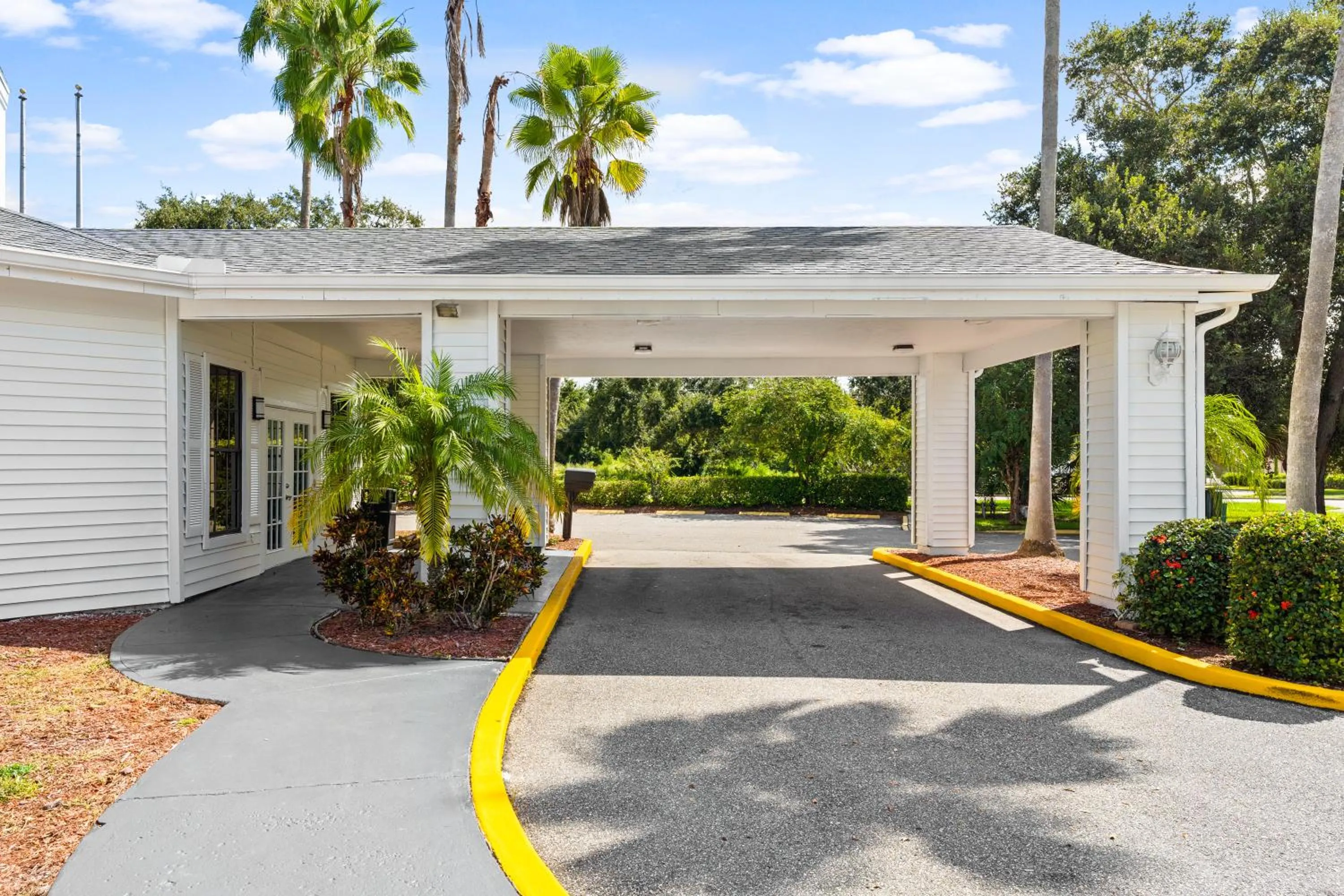 Property building in Baymont by Wyndham Orlando Lake Buena Vista South