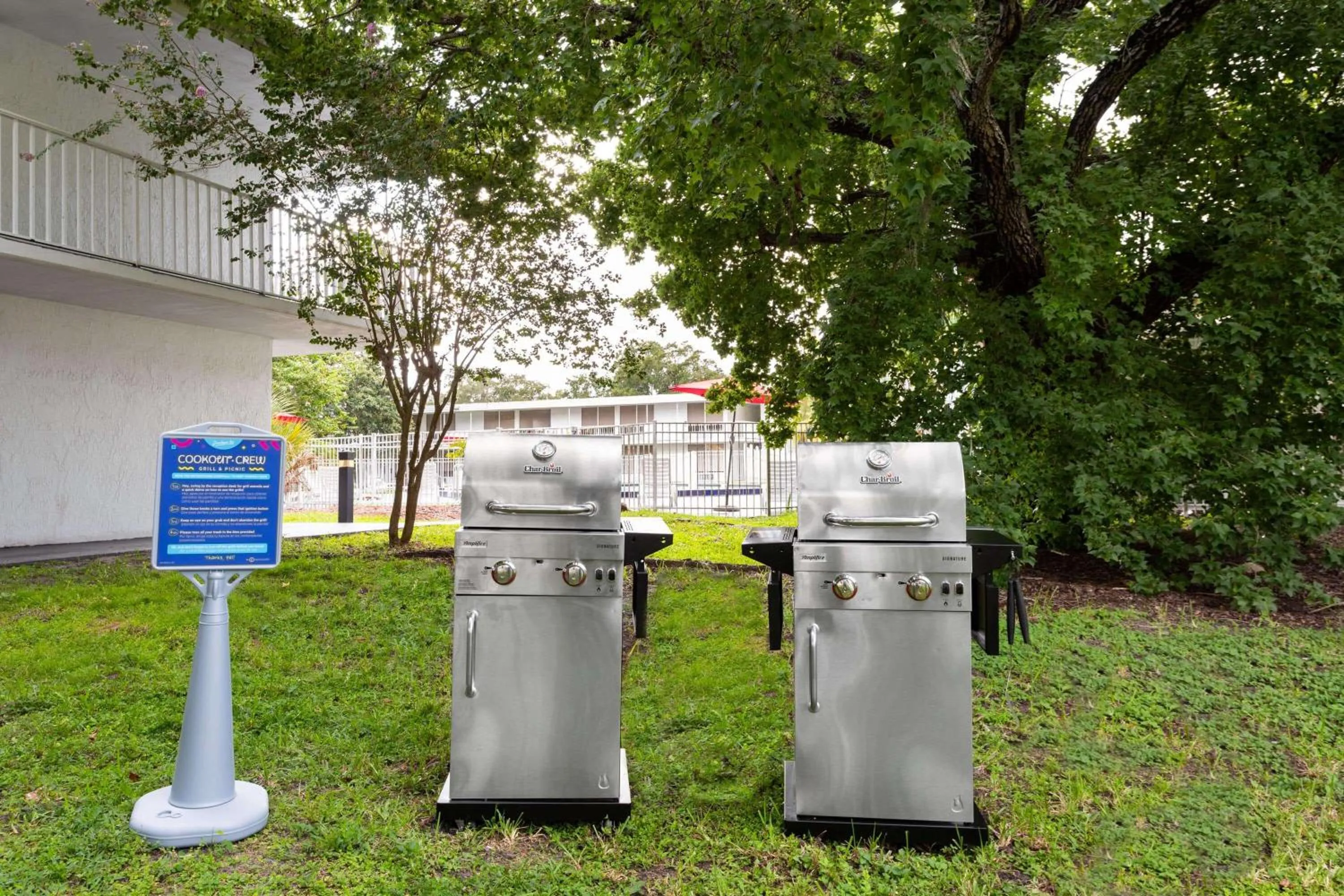 BBQ facilities in Baymont by Wyndham Orlando Lake Buena Vista South