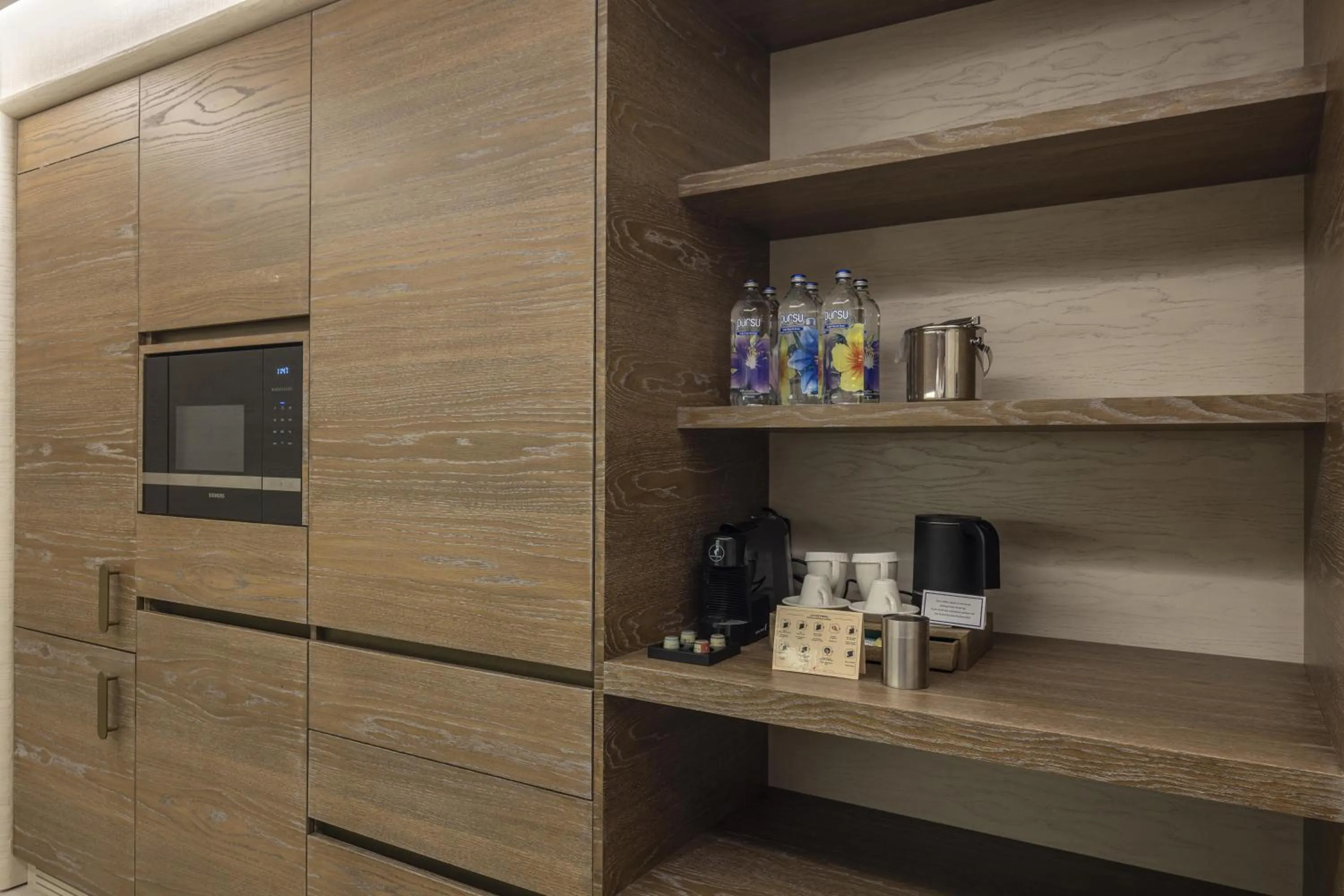 Photo of the whole room in Hilton Istanbul Bosphorus