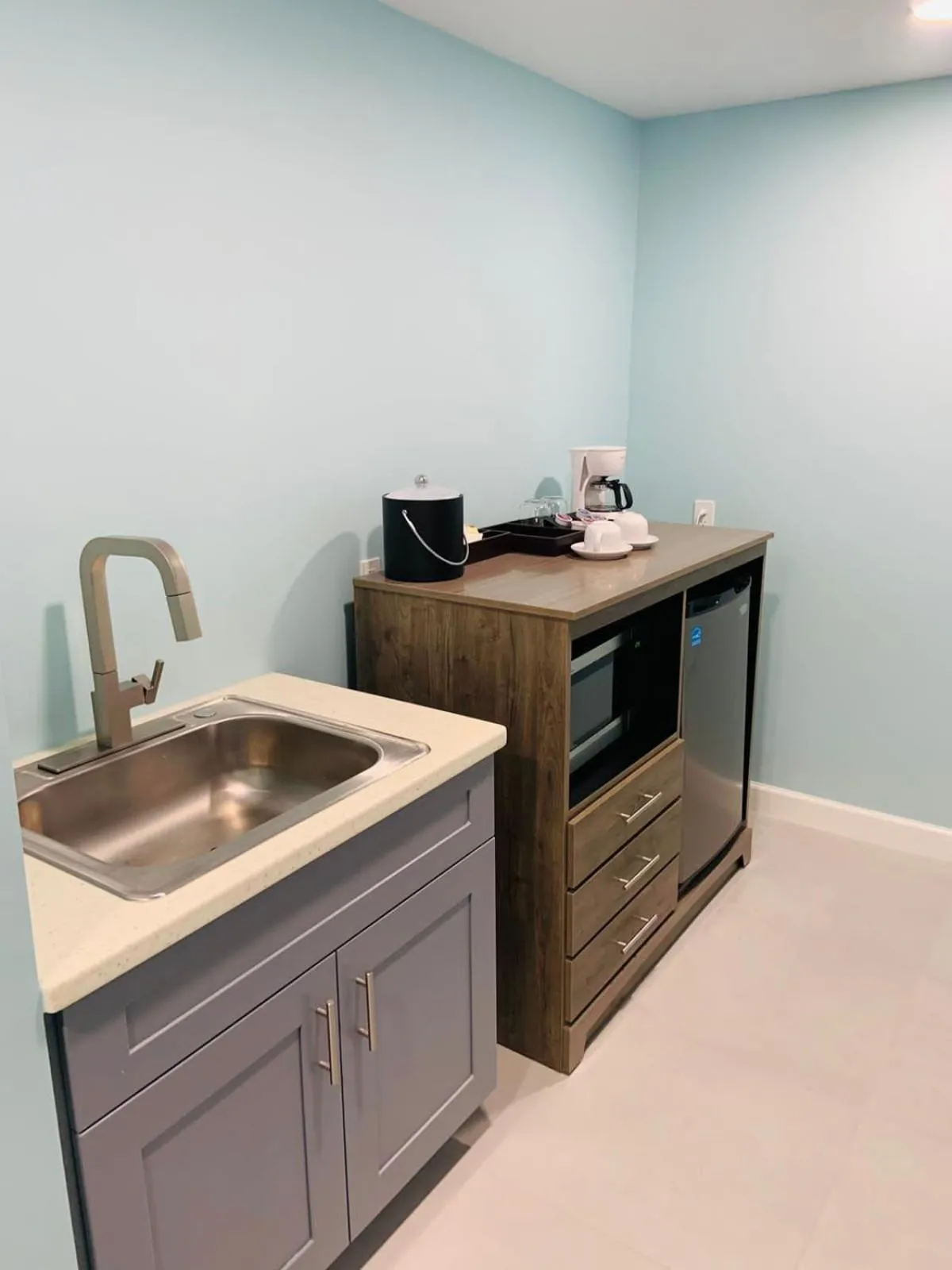 Kitchen or kitchenette in The New View Inn