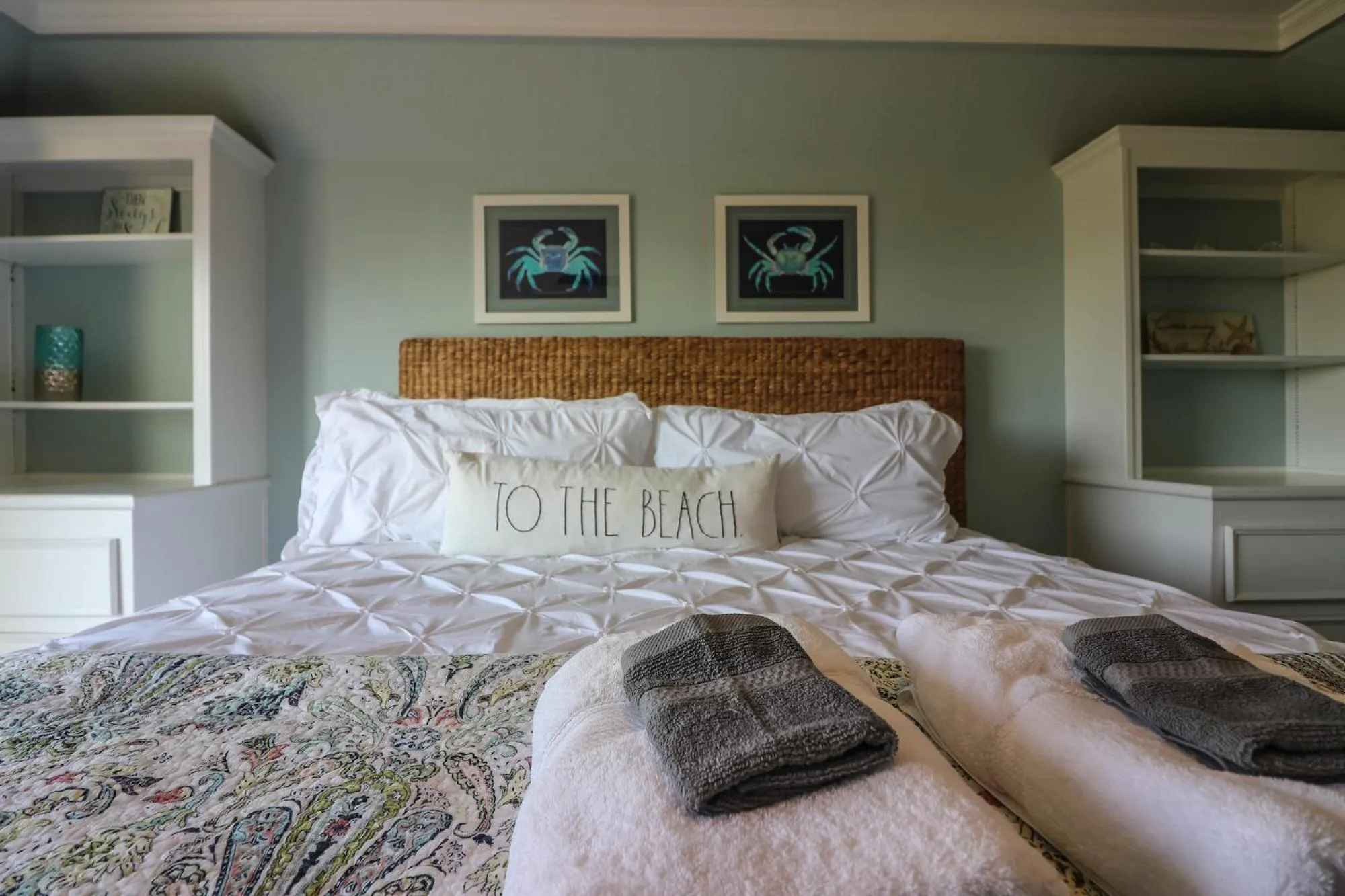 Bed in Come Stay - and Sail Away - at this Lovely Canal Home