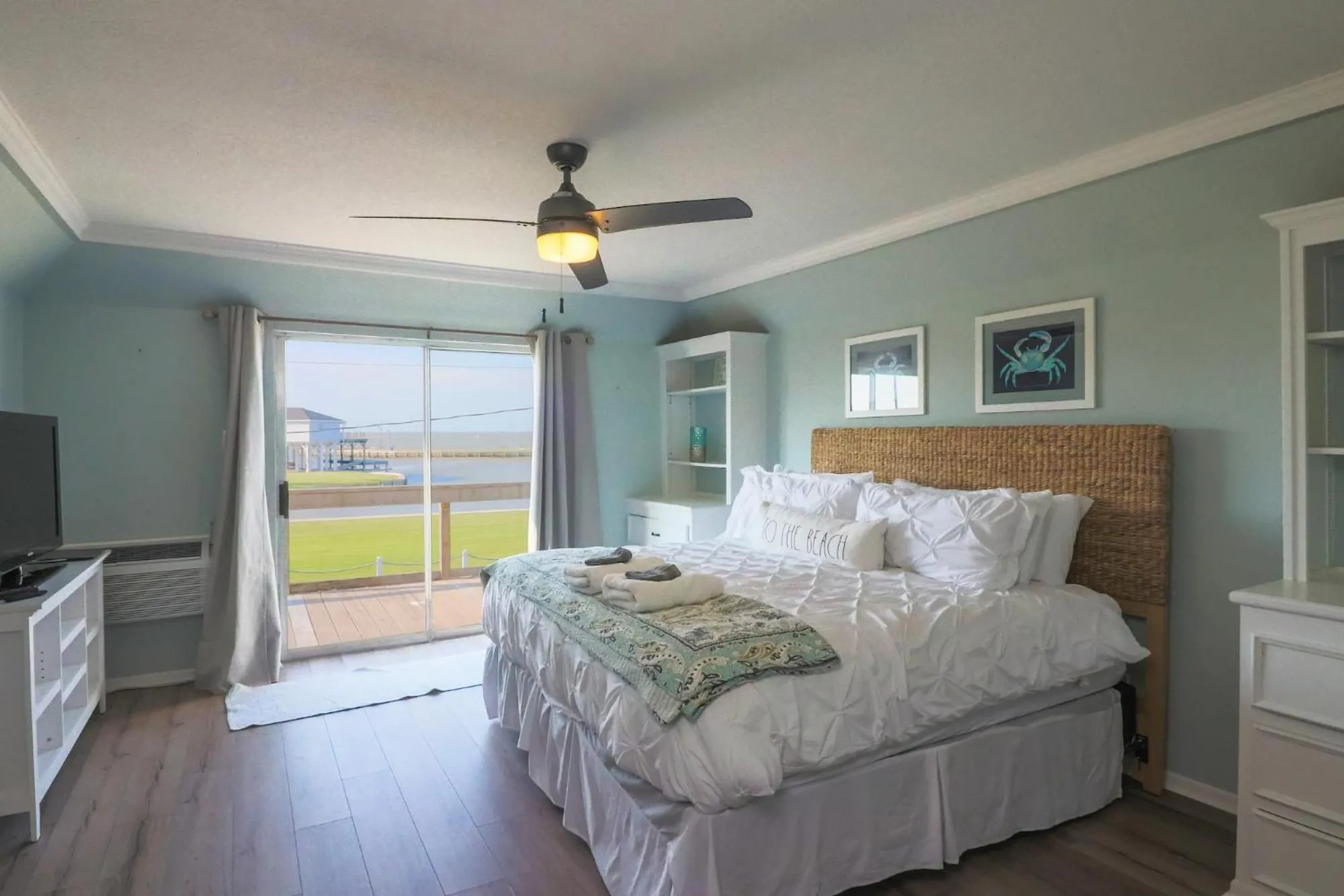 Bed in Come Stay - and Sail Away - at this Lovely Canal Home