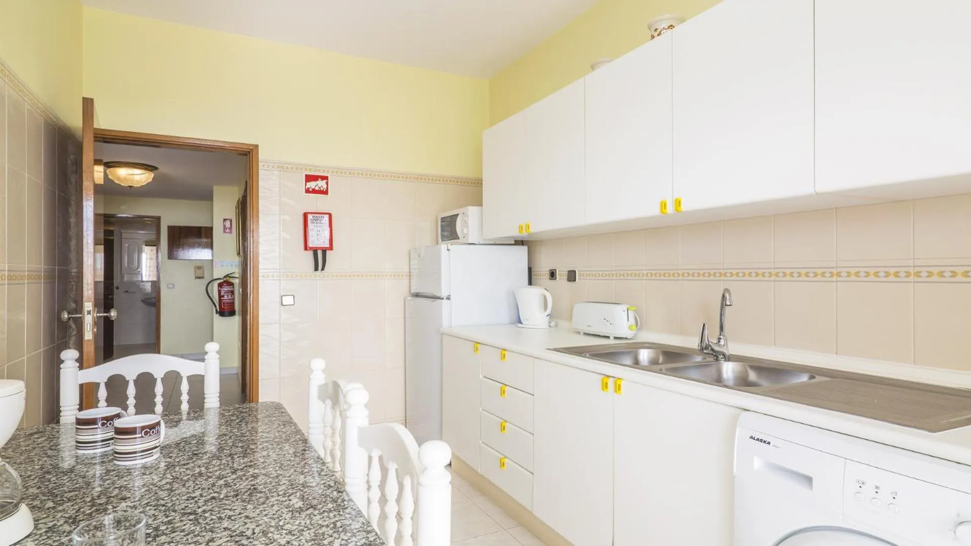 Kitchen or kitchenette in Apartamentos Vista Mar
