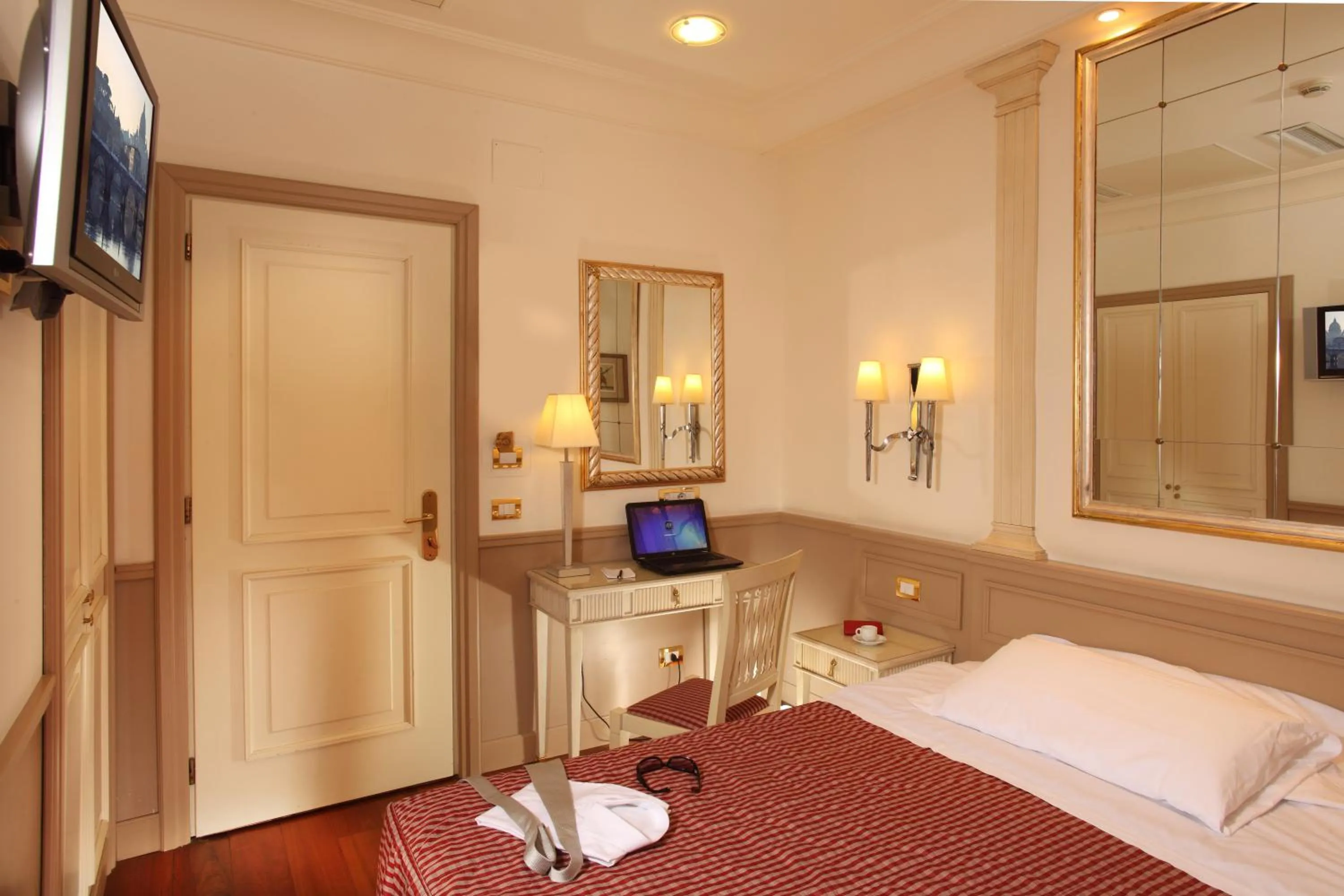 Photo of the whole room, Bed in Hotel Villa Glori