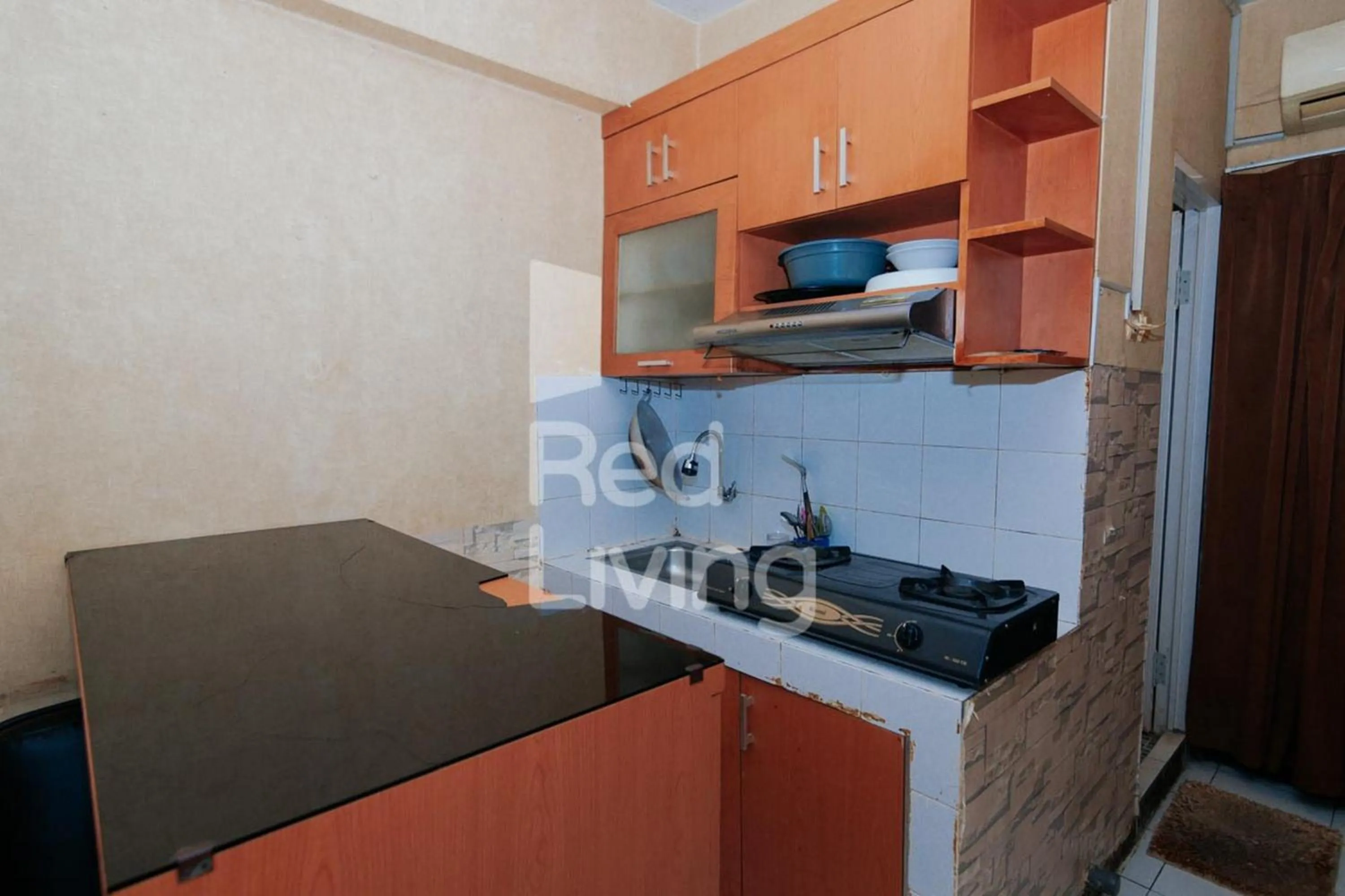 Kitchen or kitchenette in RedLiving Apartemen Casablanca East Residence - Kayla Property Tower B