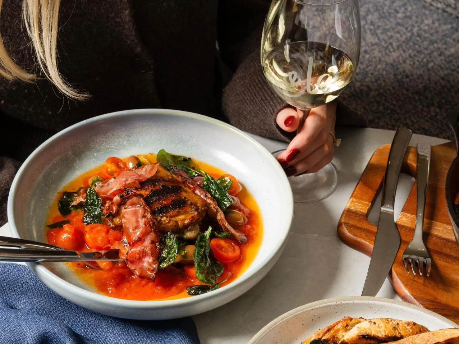 Food and drinks in Hotel Alba Adelaide