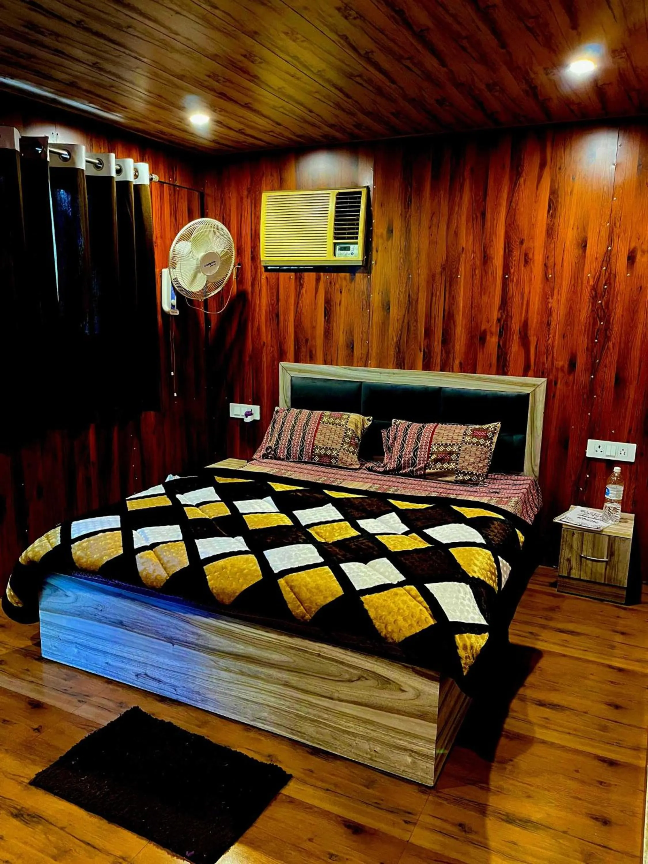 Bedroom in Hotel O Royal Tree Cafe And Resort