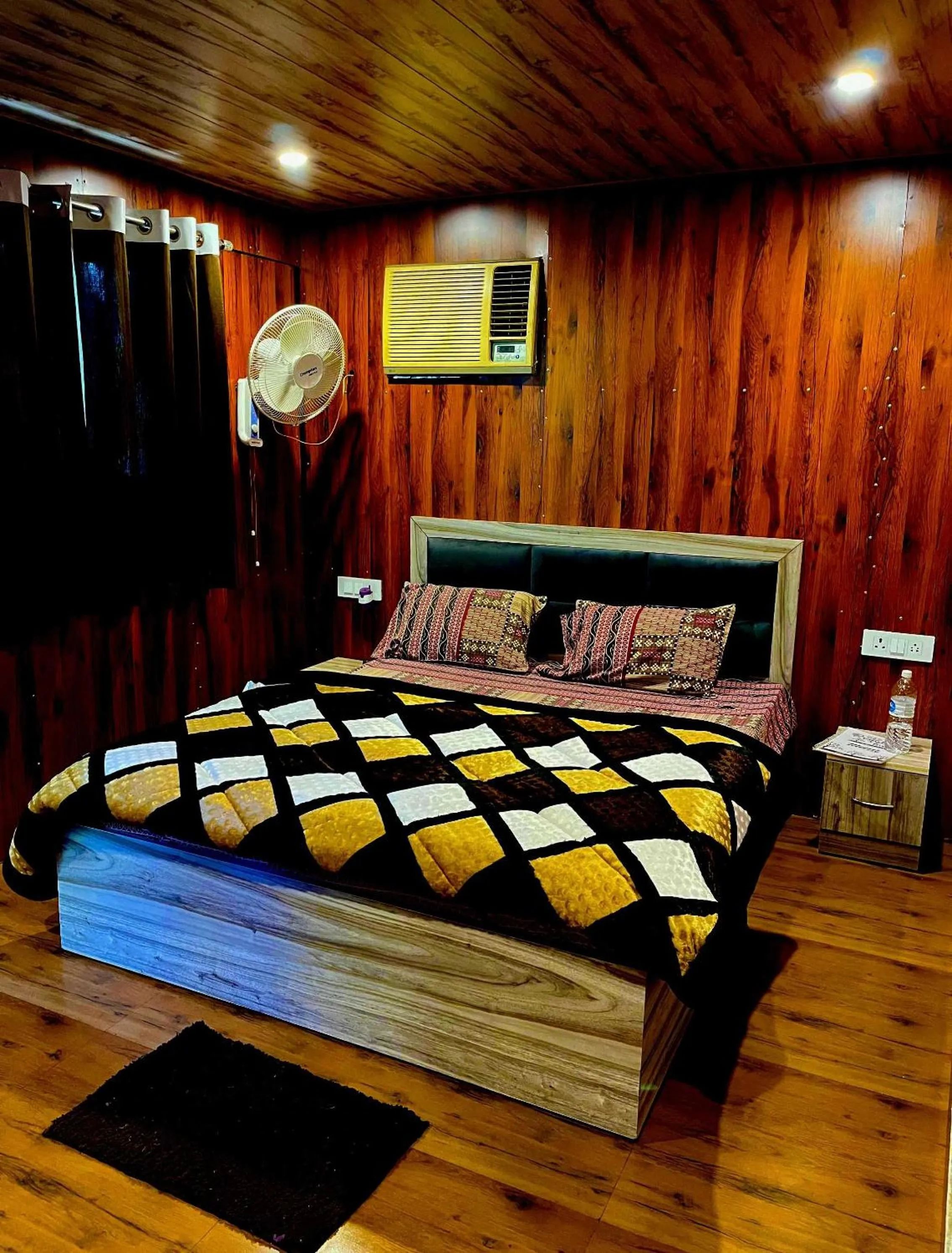 Bedroom in Hotel O Royal Tree Cafe And Resort