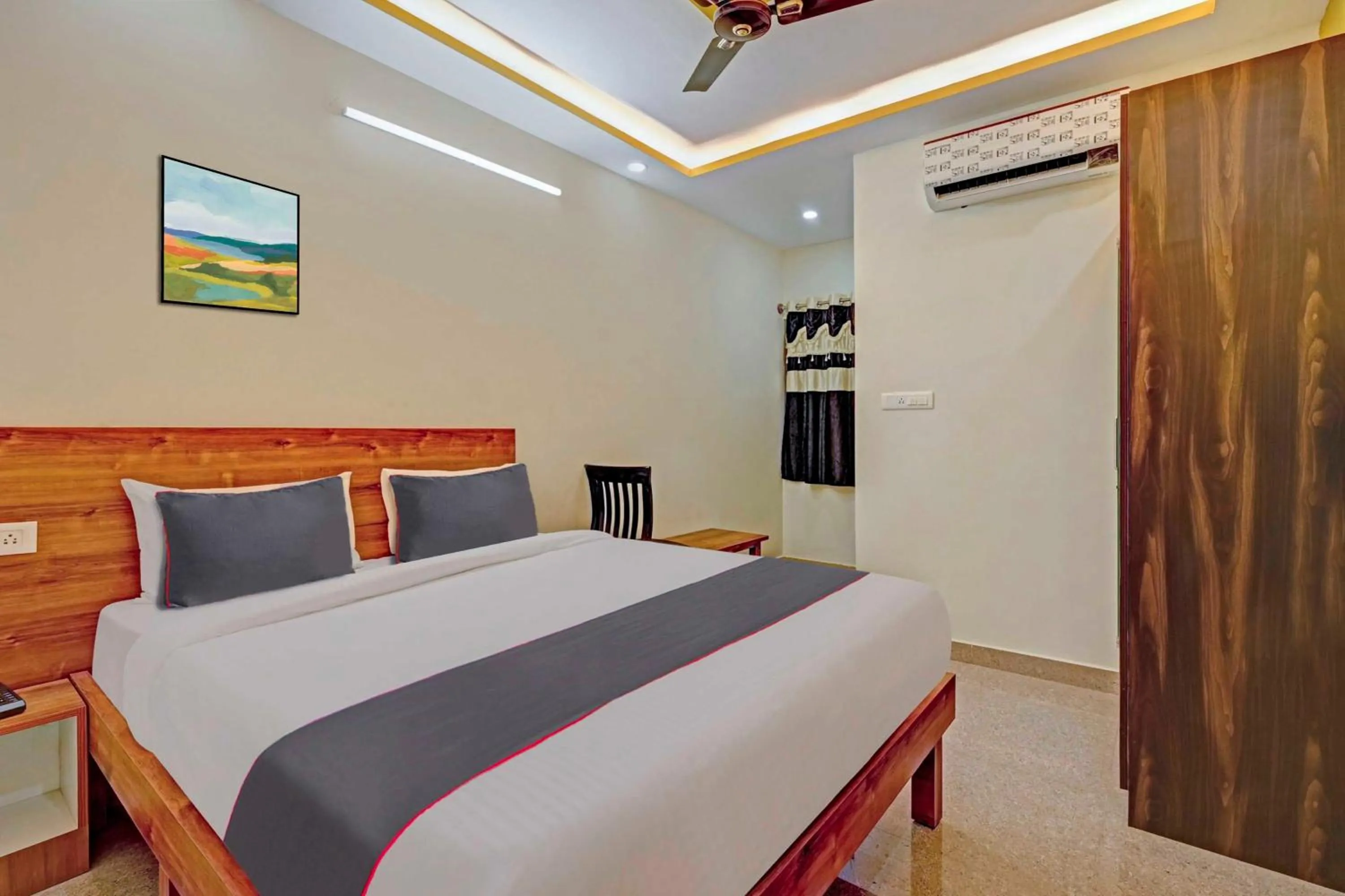 Bedroom, Bed in Super Hotel O Sri Sapthagiri Comforts